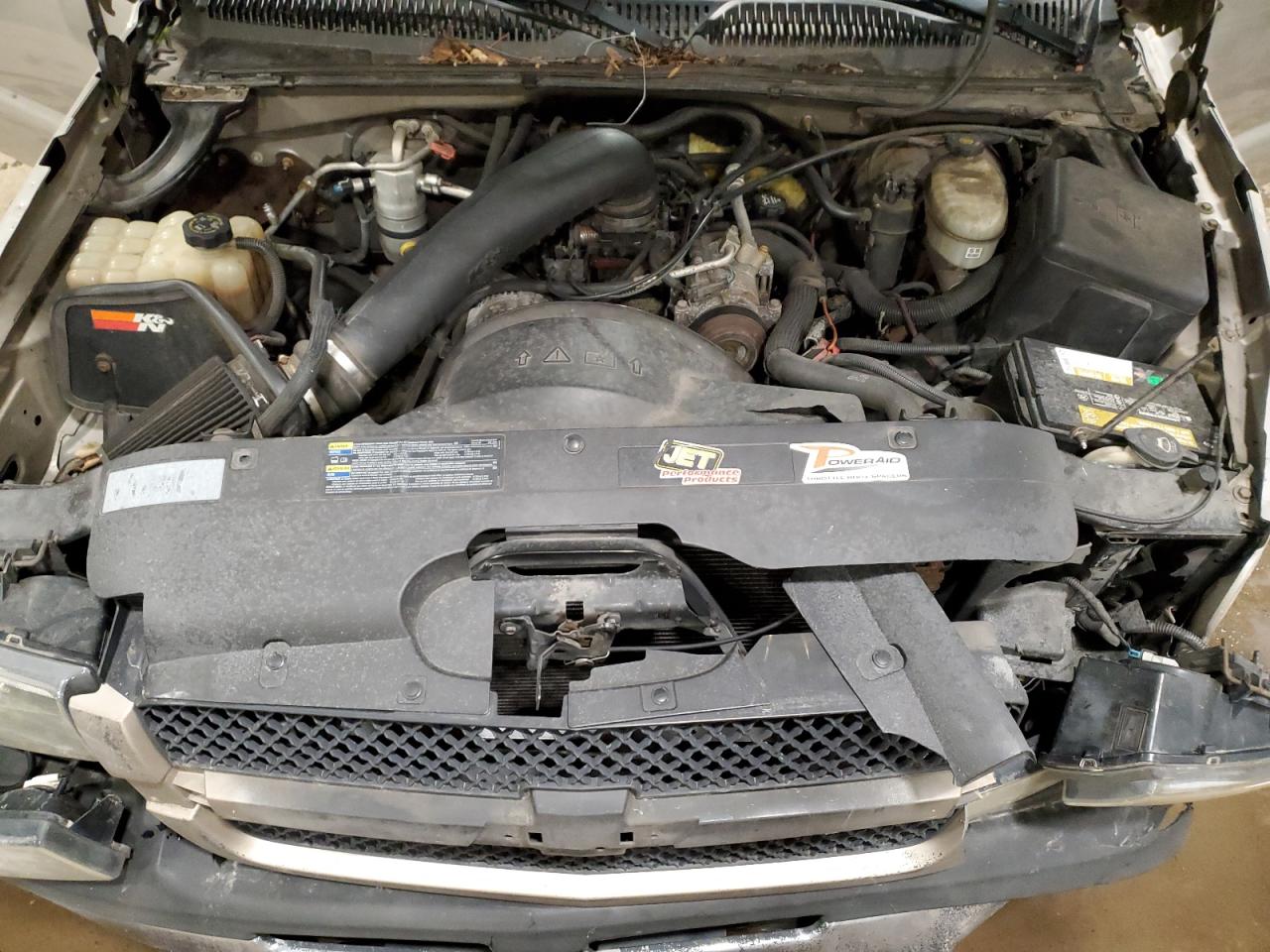 2004 Chevrolet Silverado - Image 11