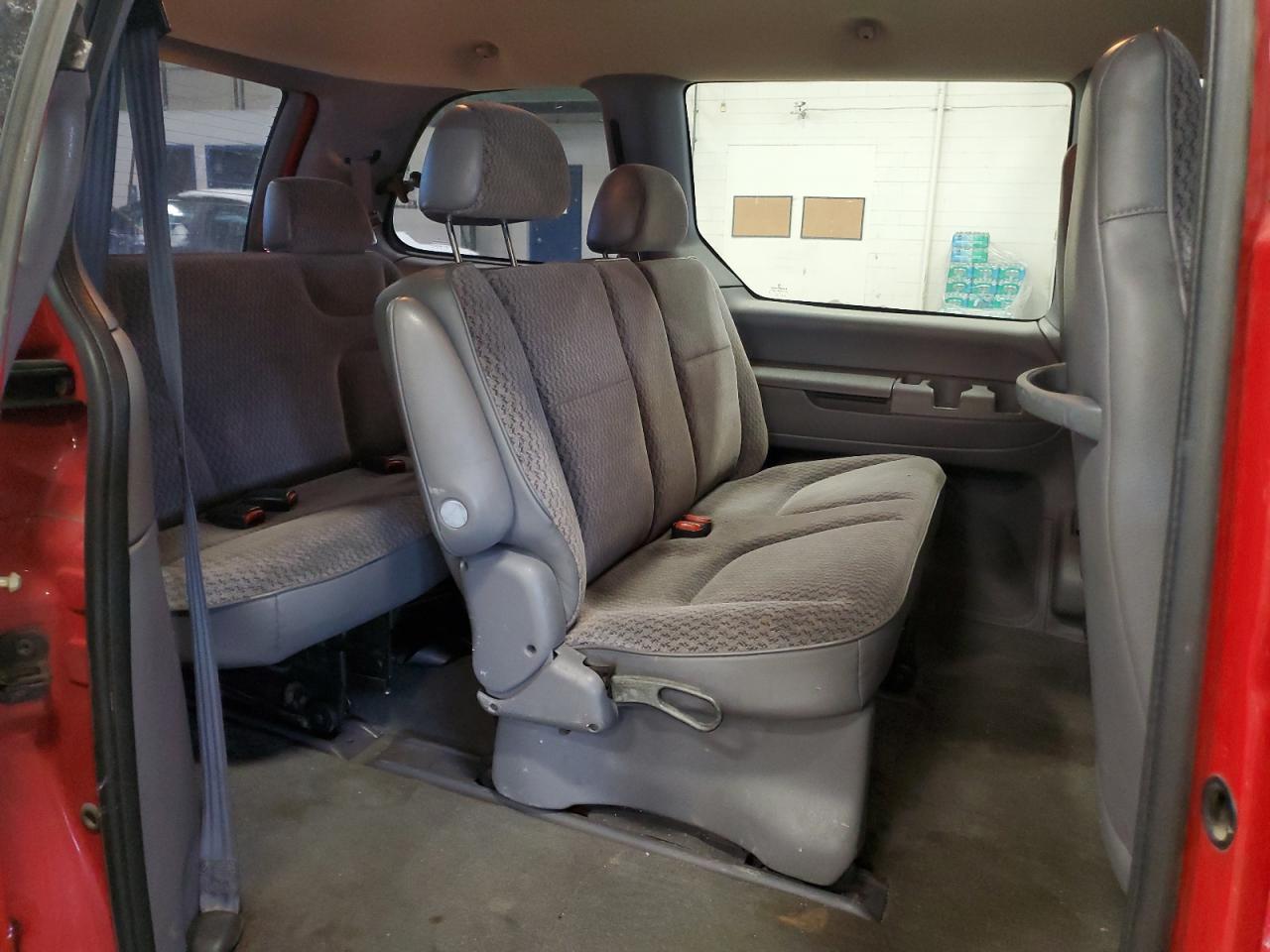 2000 Dodge Caravan - Image 11