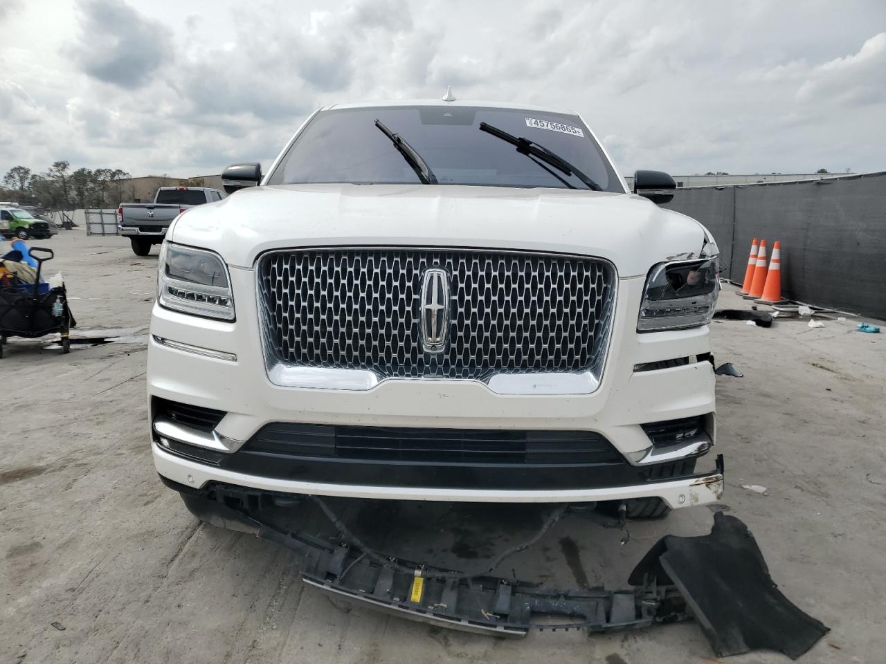 2019 Lincoln Navigator - Image 5