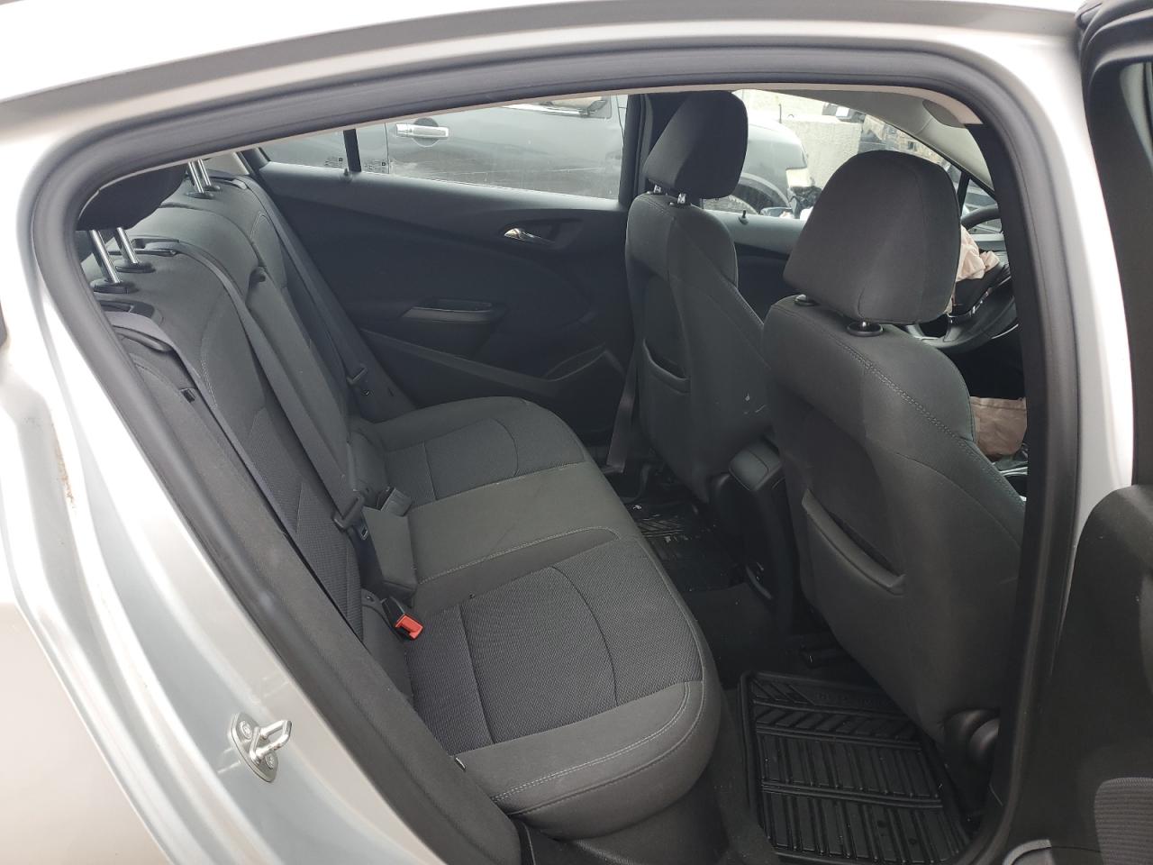 2017 Chevrolet Cruze - Image 10