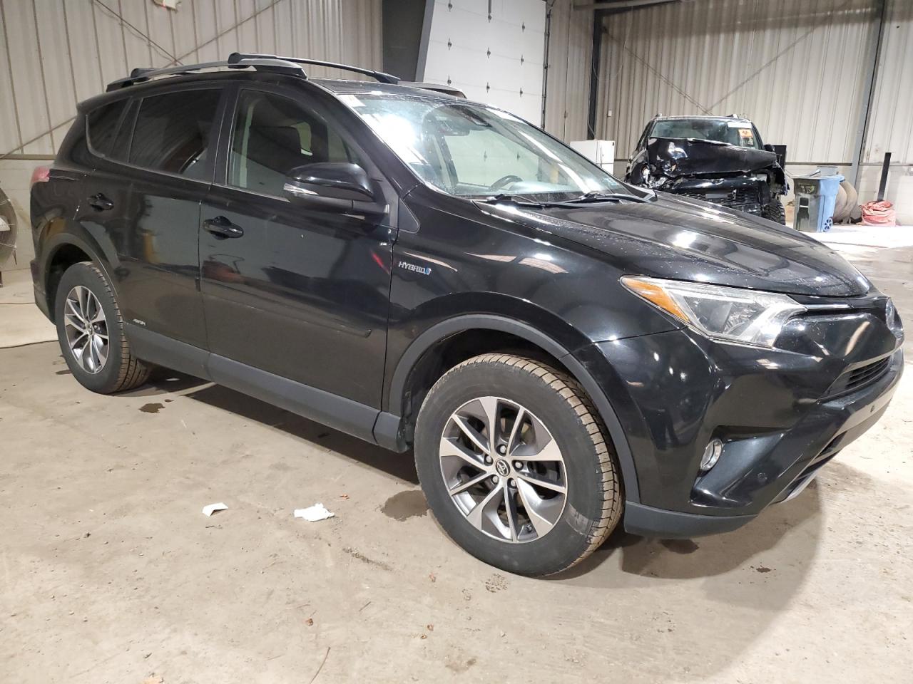 2018 Toyota RAV 4 - Image 4