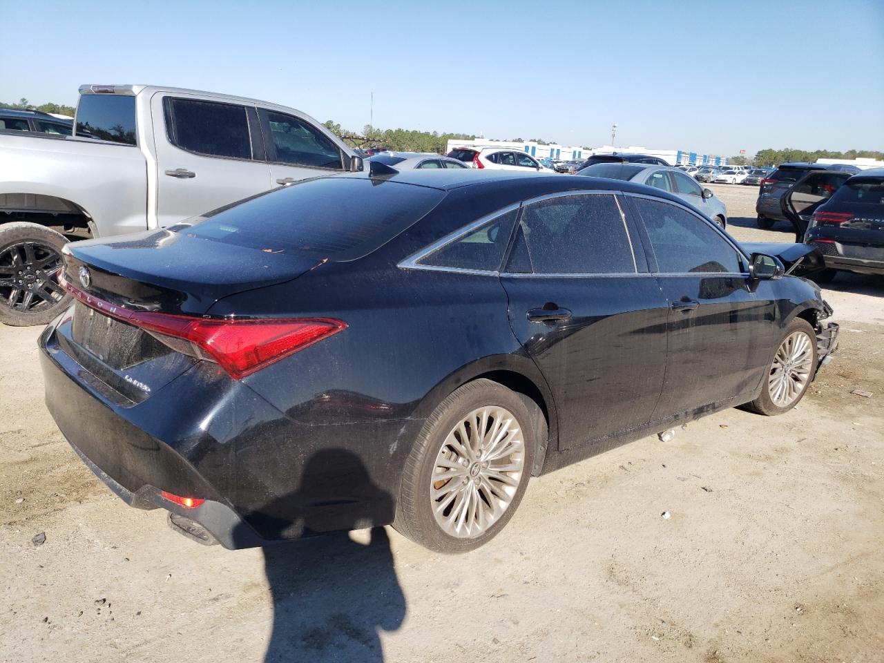 2019 Toyota Avalon - Image 3