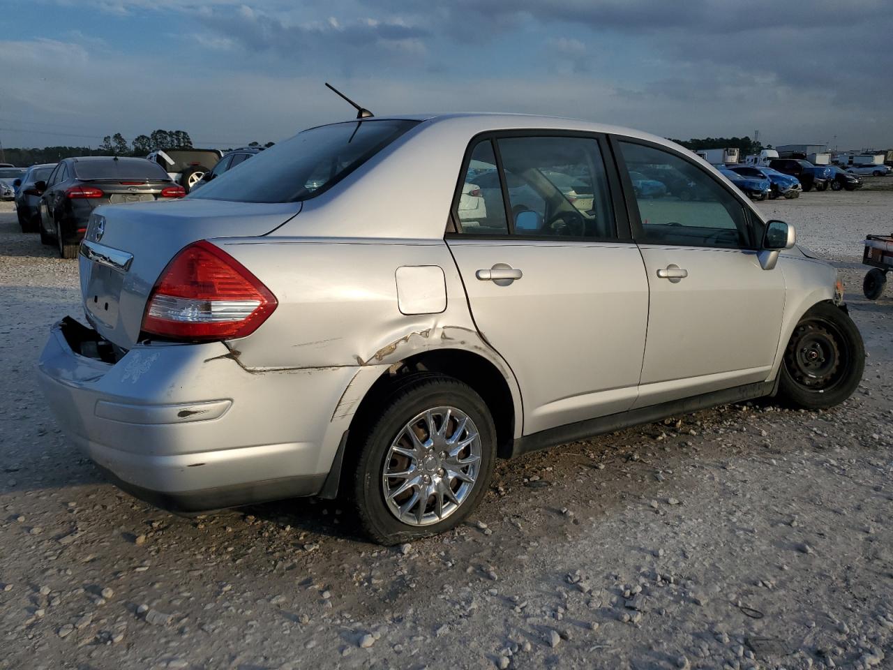2009 Nissan Versa - Image 3
