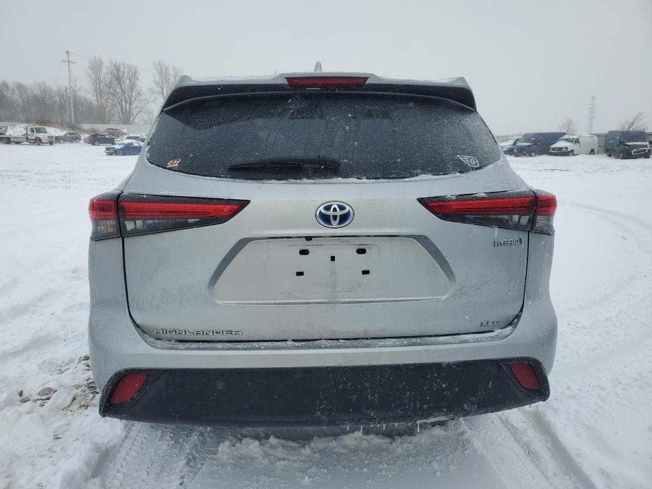 2022 Toyota Highlander - Image 6