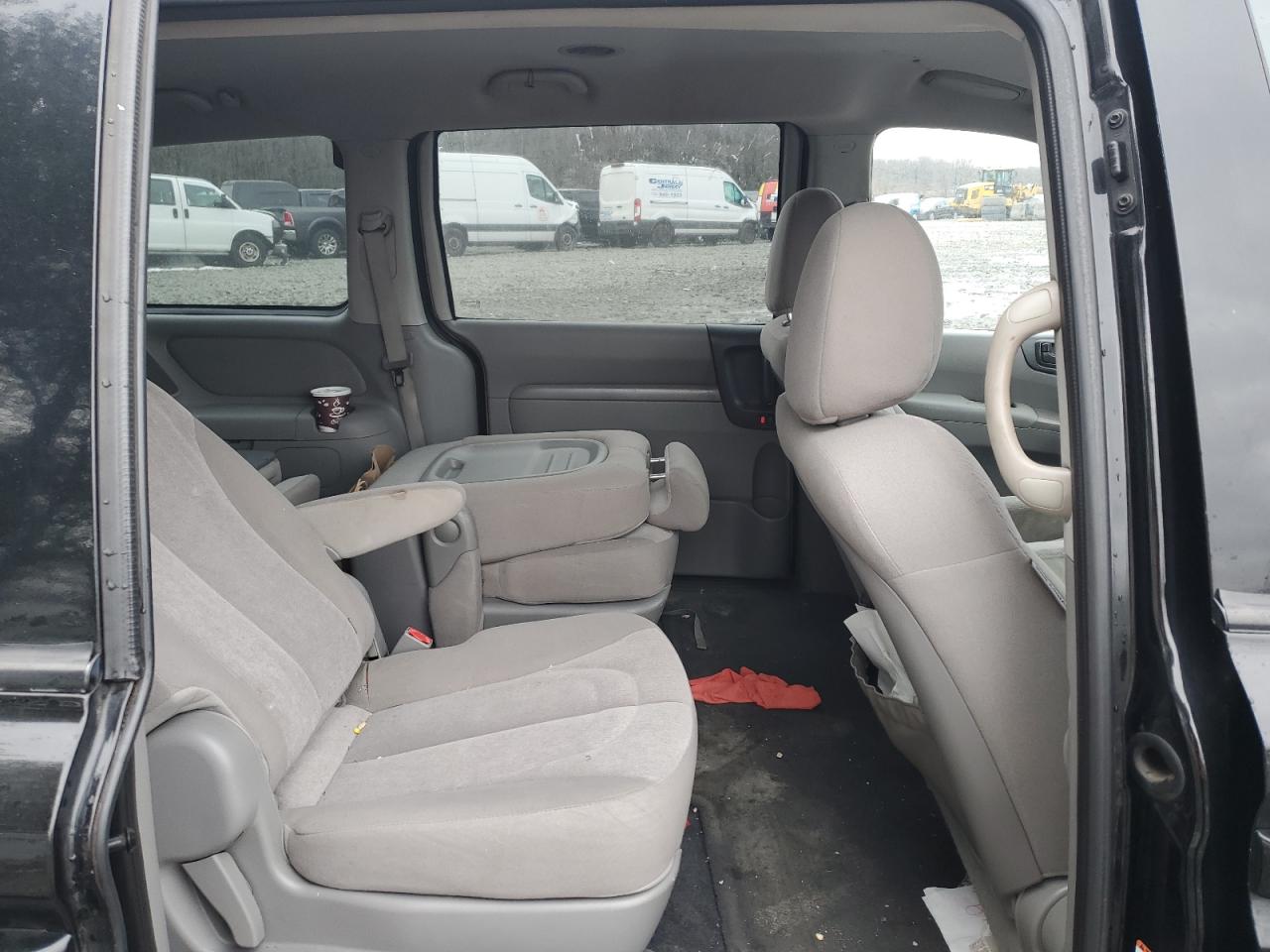 2009 Kia Sedona - Image 11
