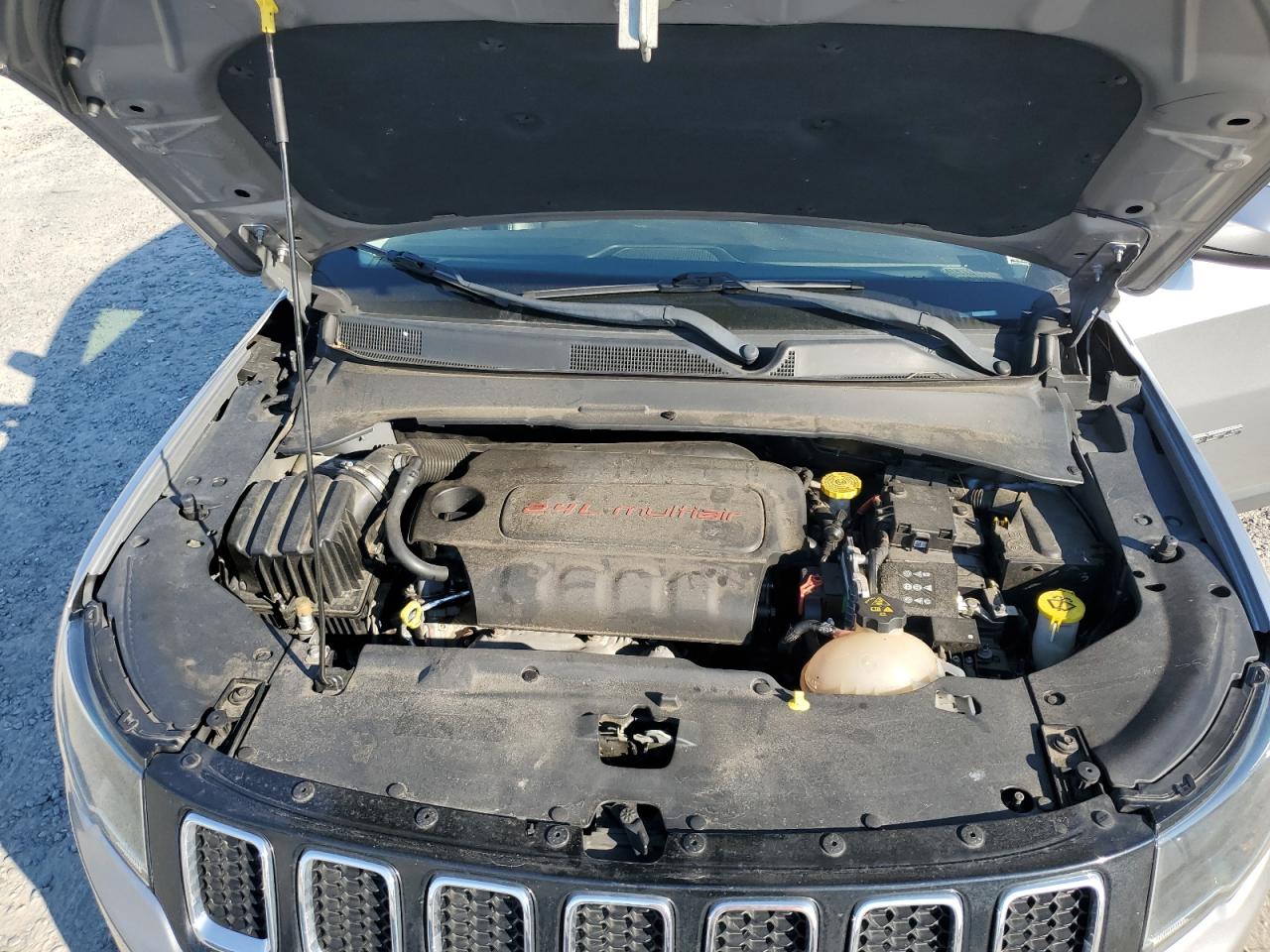 2018 Jeep Compass - Image 13