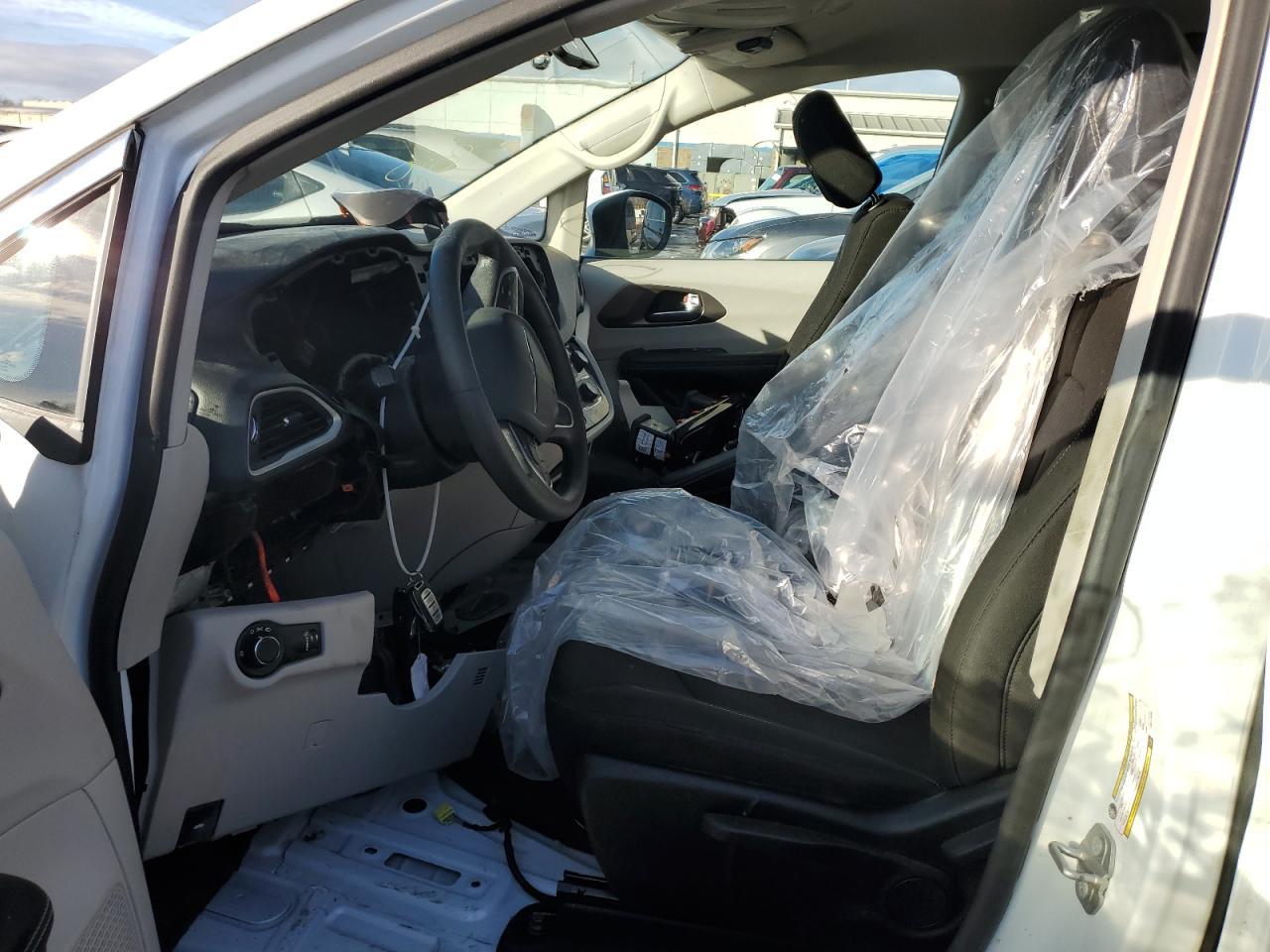 2020 Chrysler Voyager - Image 7