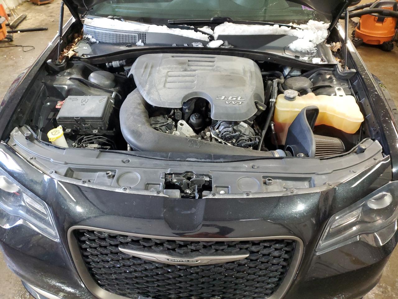 2016 Chrysler 300 - Image 11