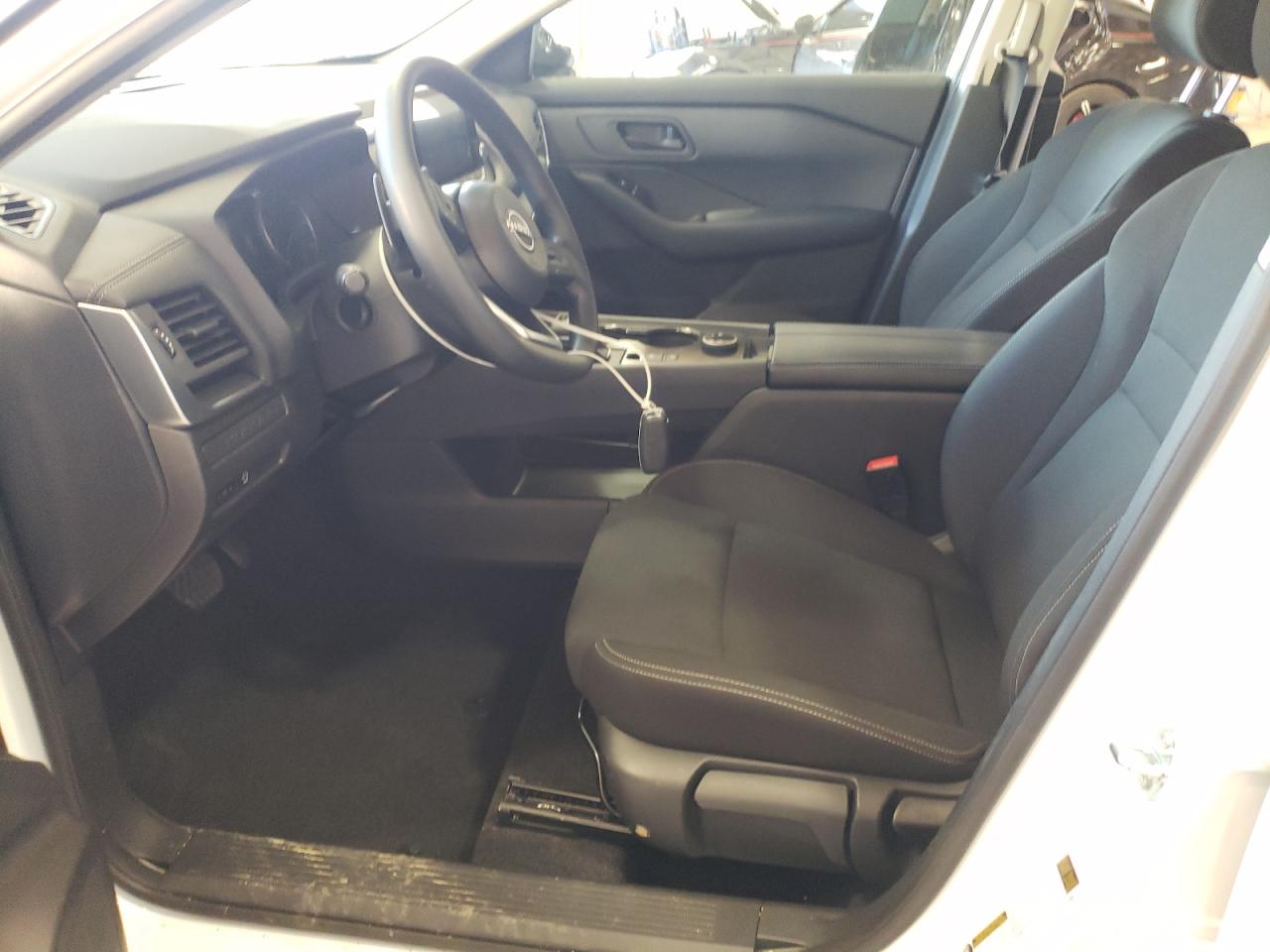 2024 Nissan Rogue - Image 7