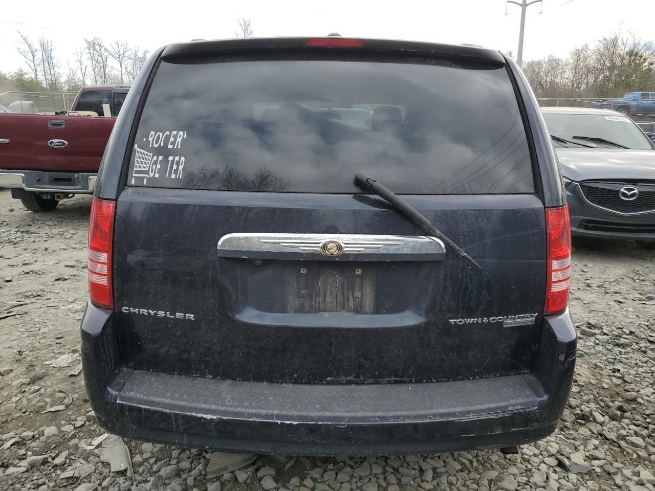 2010 Chrysler Town & Country - Image 6