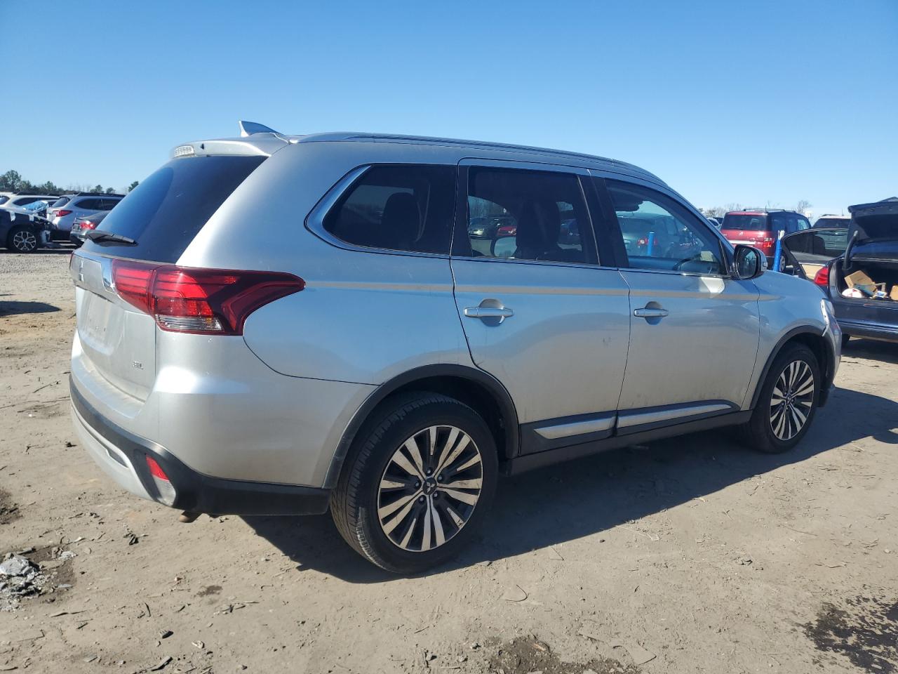 2020 Mitsubishi Outlander - Image 3