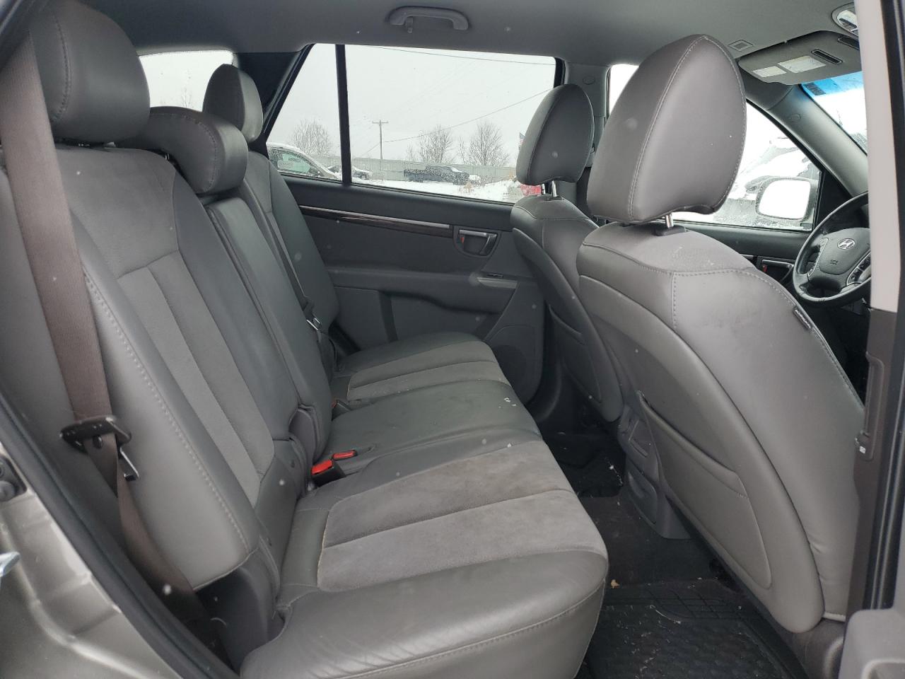 2011 Hyundai Santa Fe - Image 11