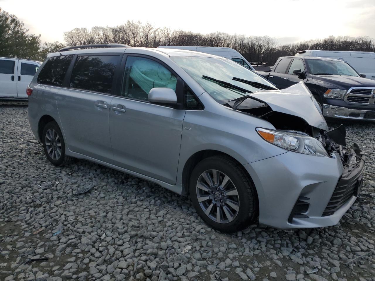 2020 Toyota Sienna - Image 4
