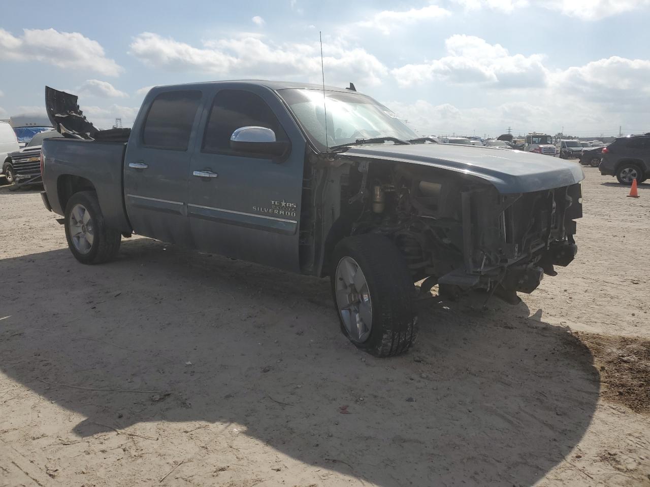 2011 Chevrolet Silverado - Image 4
