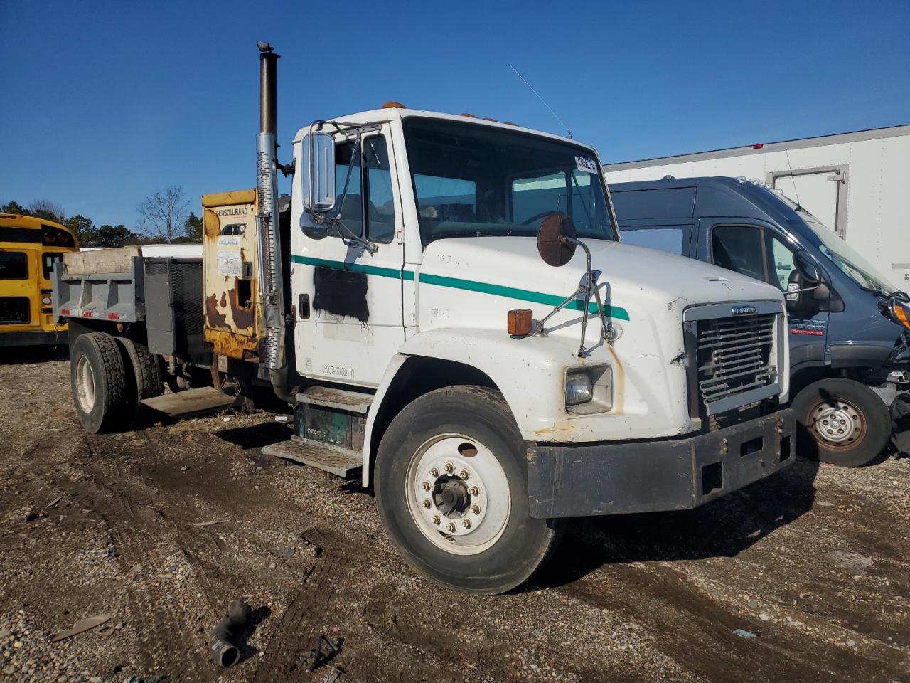 2000 Freightliner Medium Conventional Fl70 продається в Brookhaven, NY - Minor Dent/Scratches