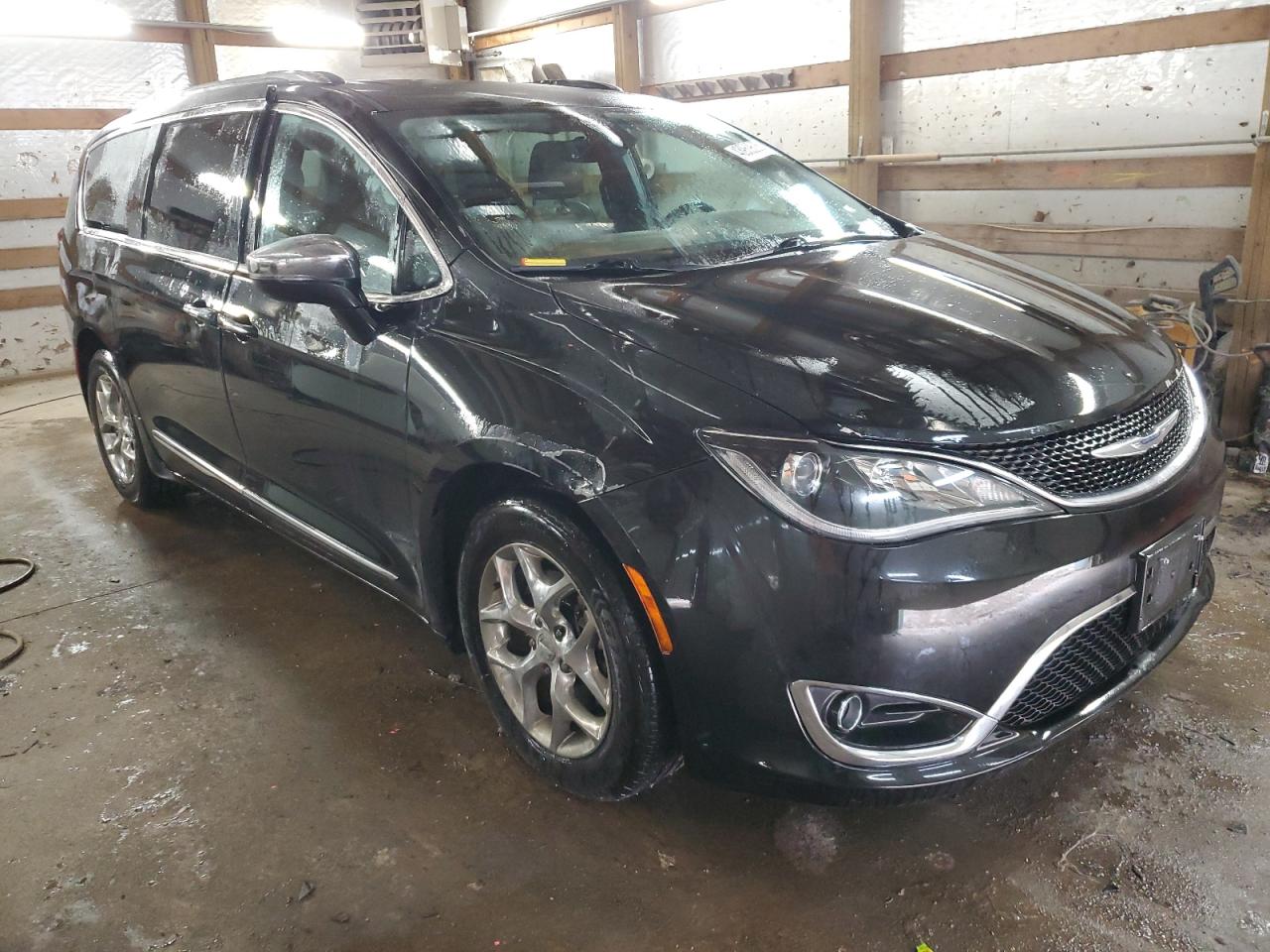 2017 Chrysler Pacifica - Image 4