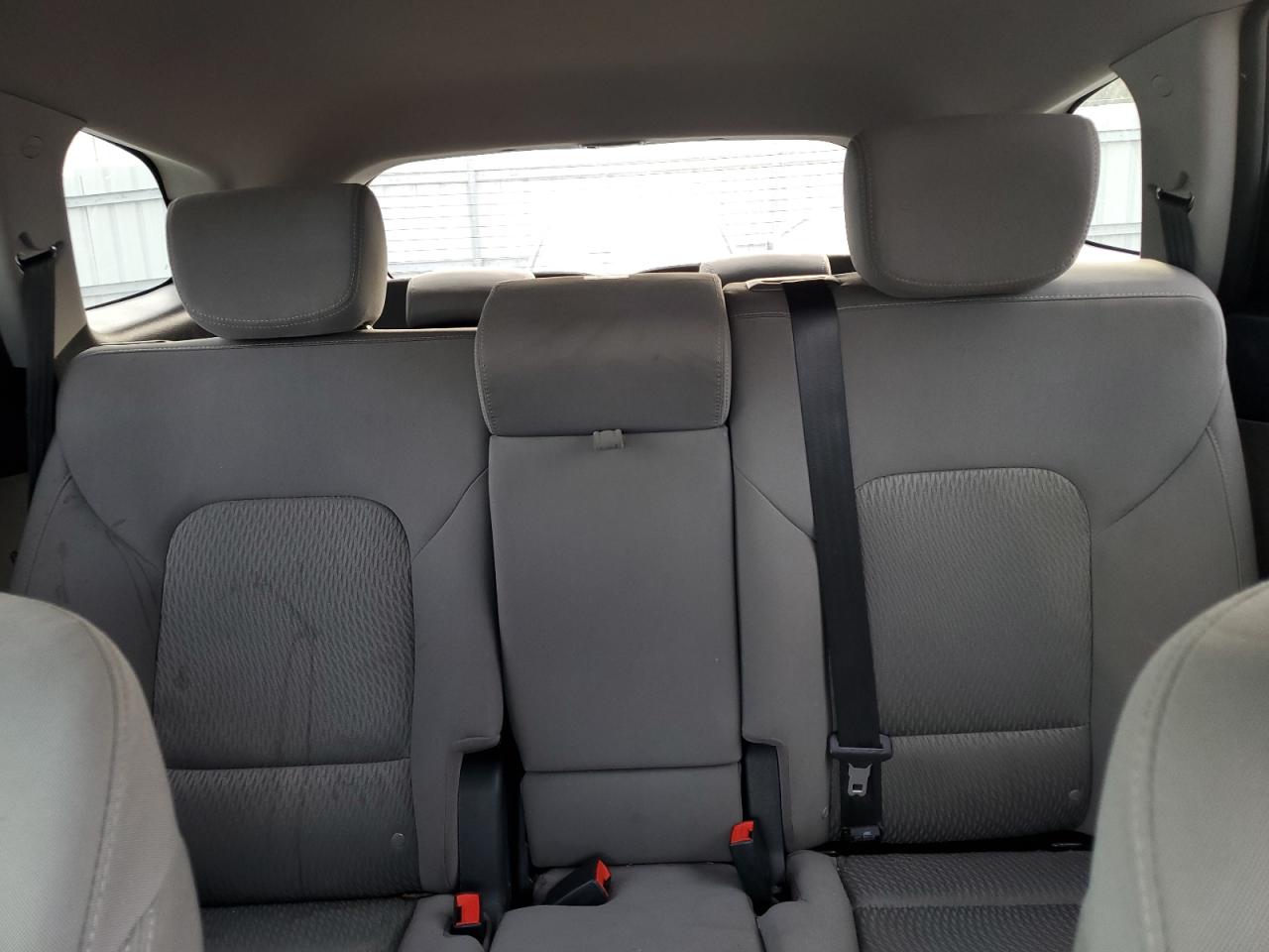 2017 Hyundai Santa Fe - Image 10