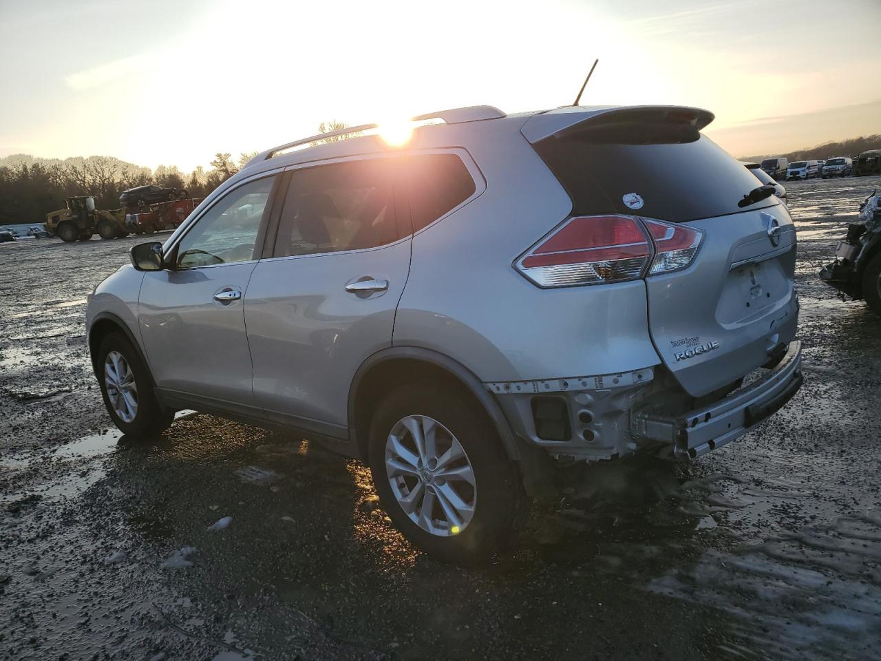 2016 Nissan Rogue - Image 2