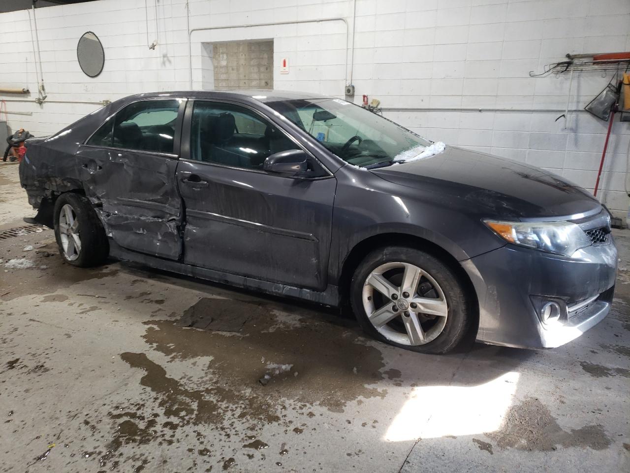2014 Toyota Camry - Image 4
