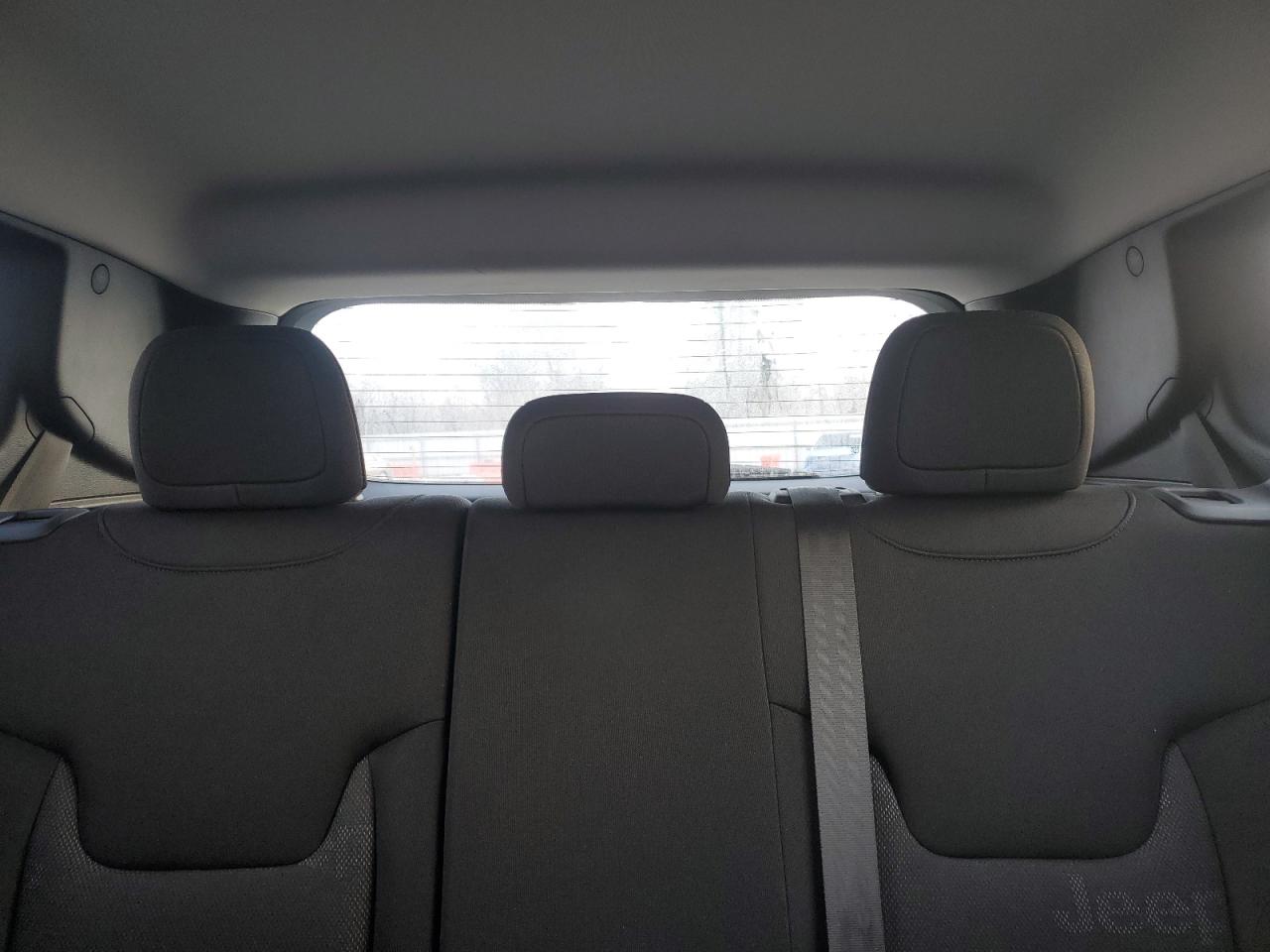 2016 Jeep Renegade - Image 10