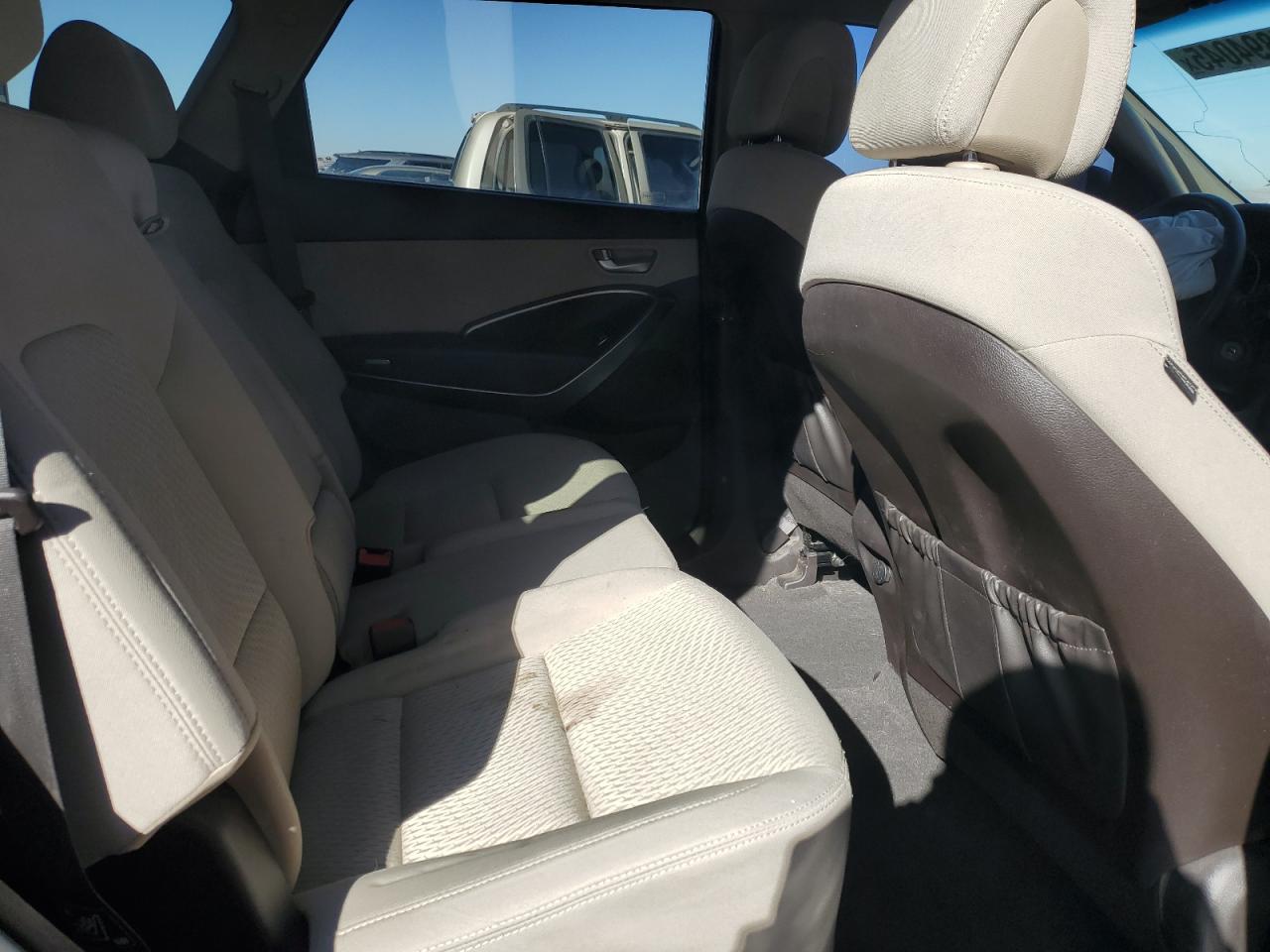 2017 Hyundai Santa Fe - Image 10