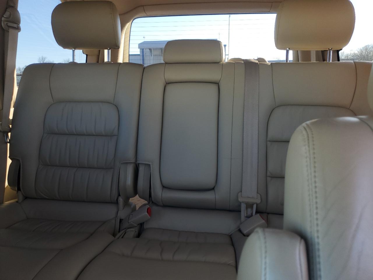 2007 Lexus LX - Image 10
