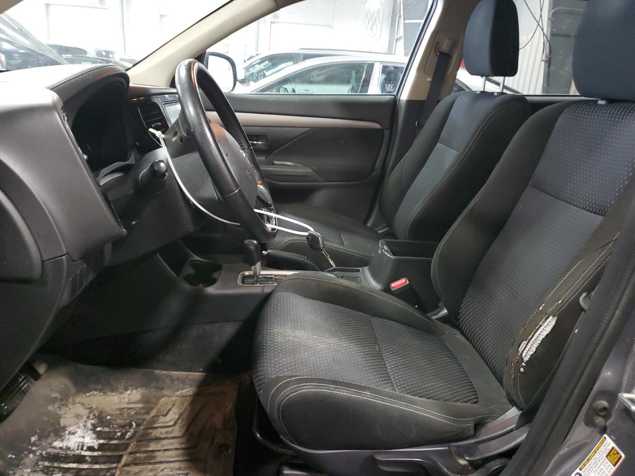 2016 Mitsubishi Outlander - Image 7