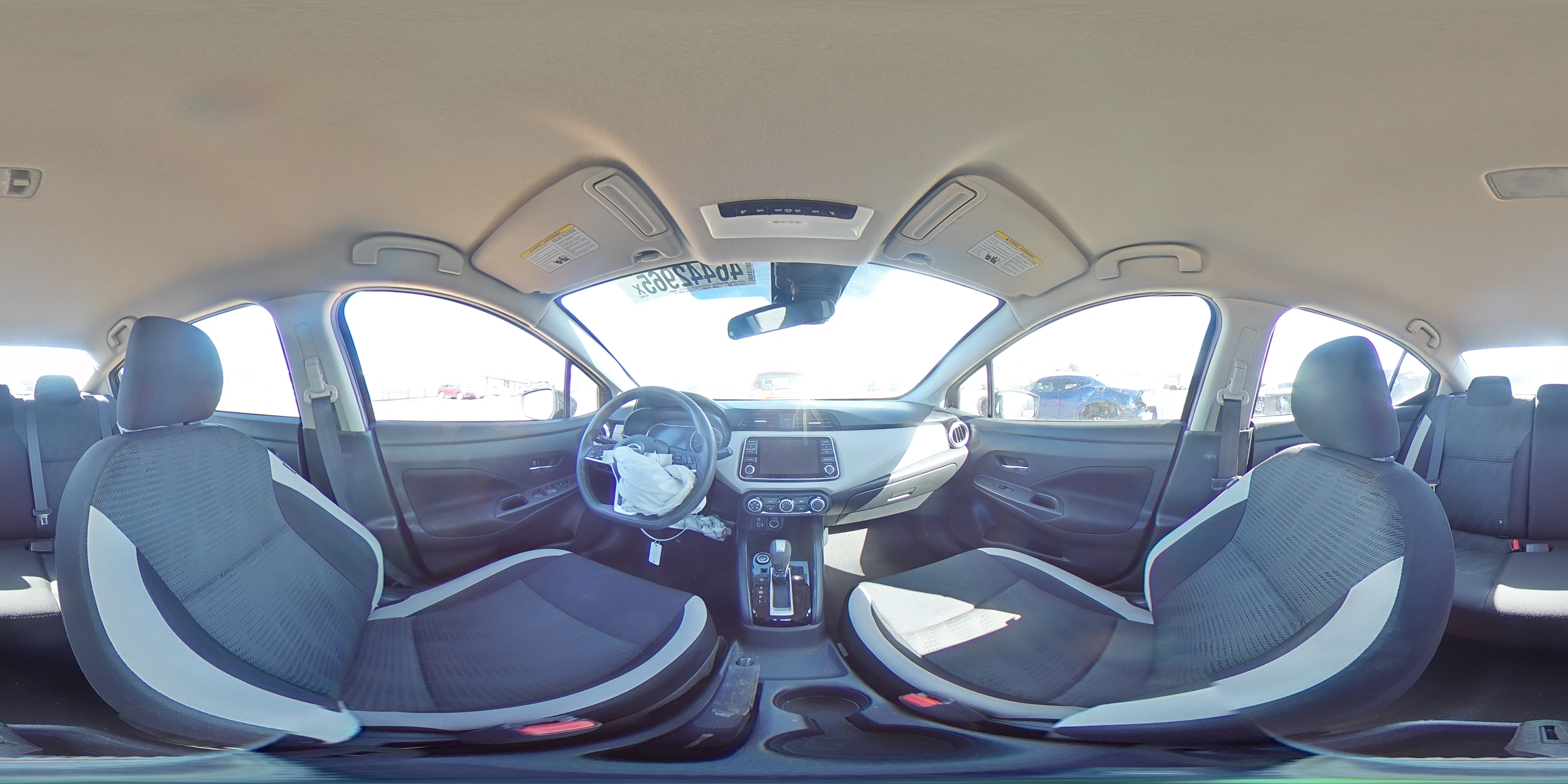 2021 Nissan Versa - Image 12