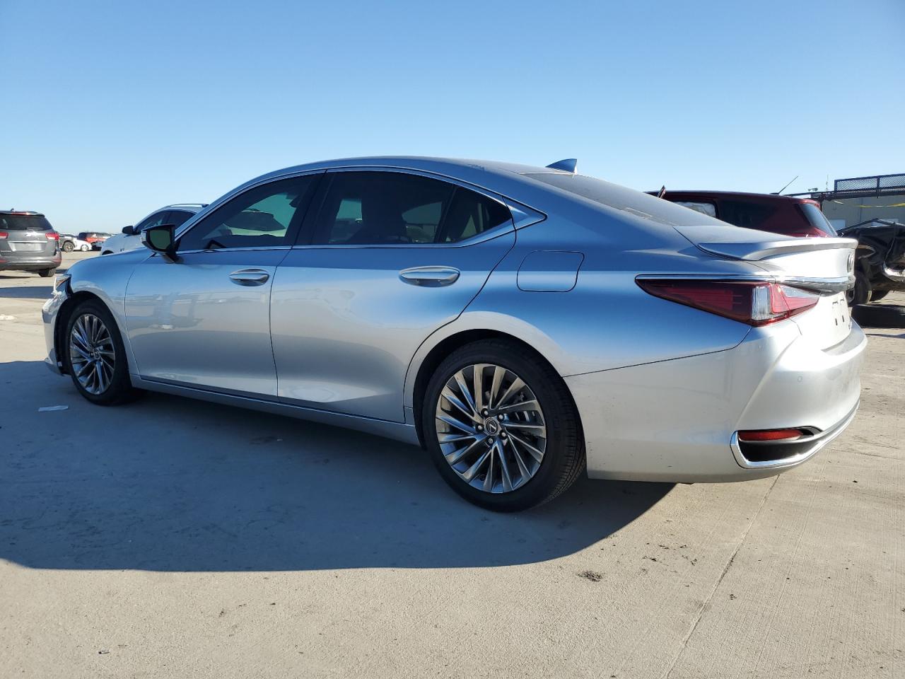 2024 Lexus ES - Image 2