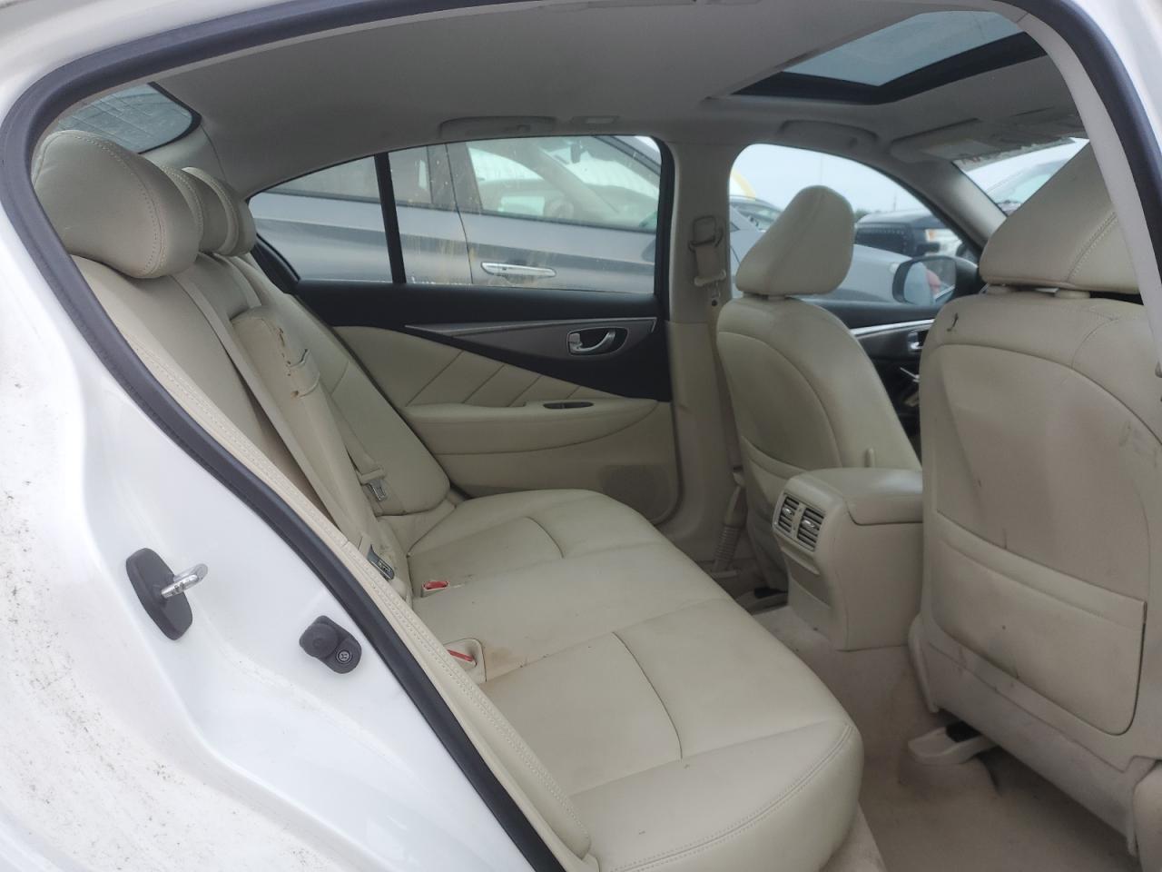 2015 Infiniti Q50 - Image 10