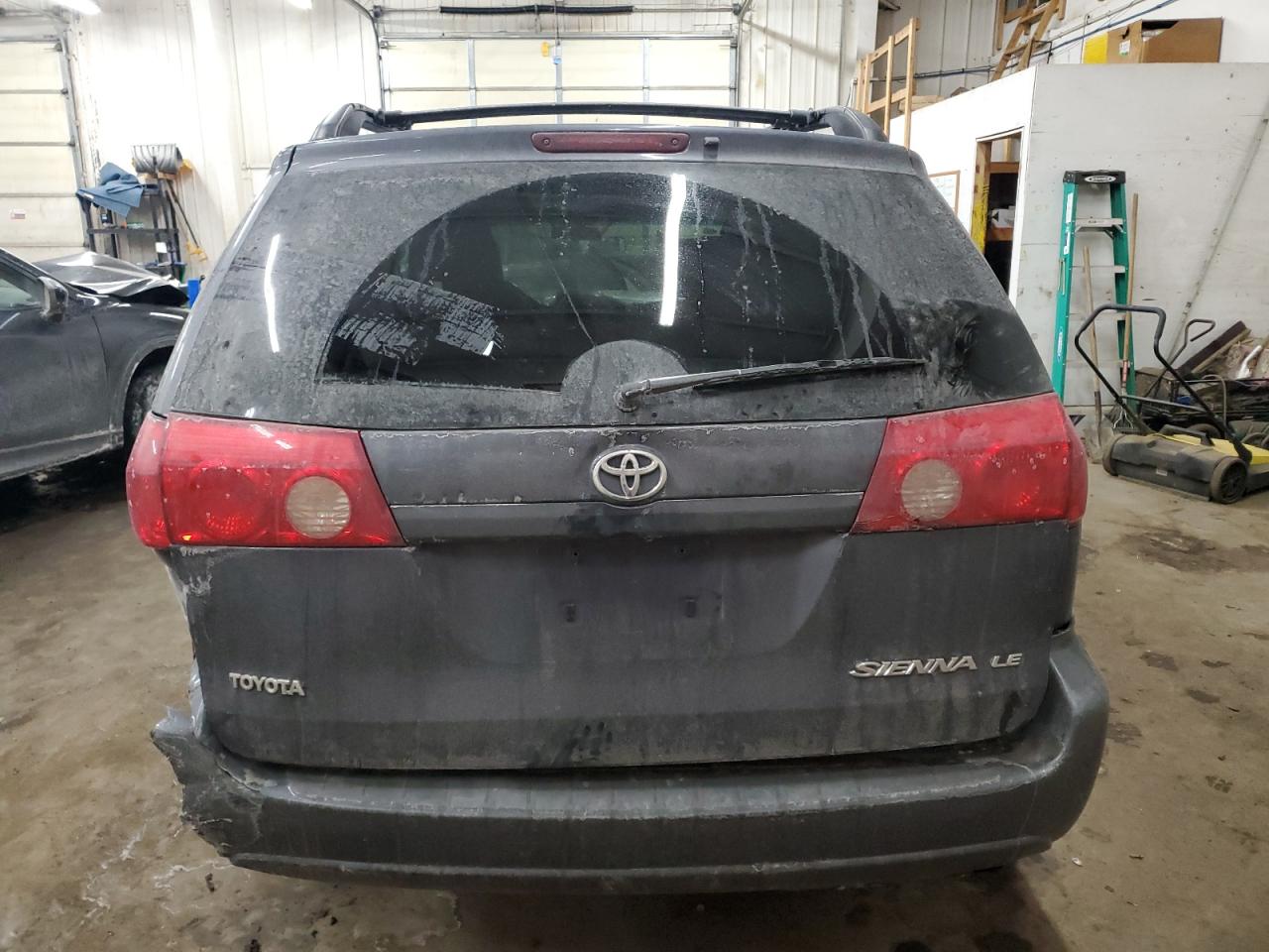 2009 Toyota Sienna - Image 6
