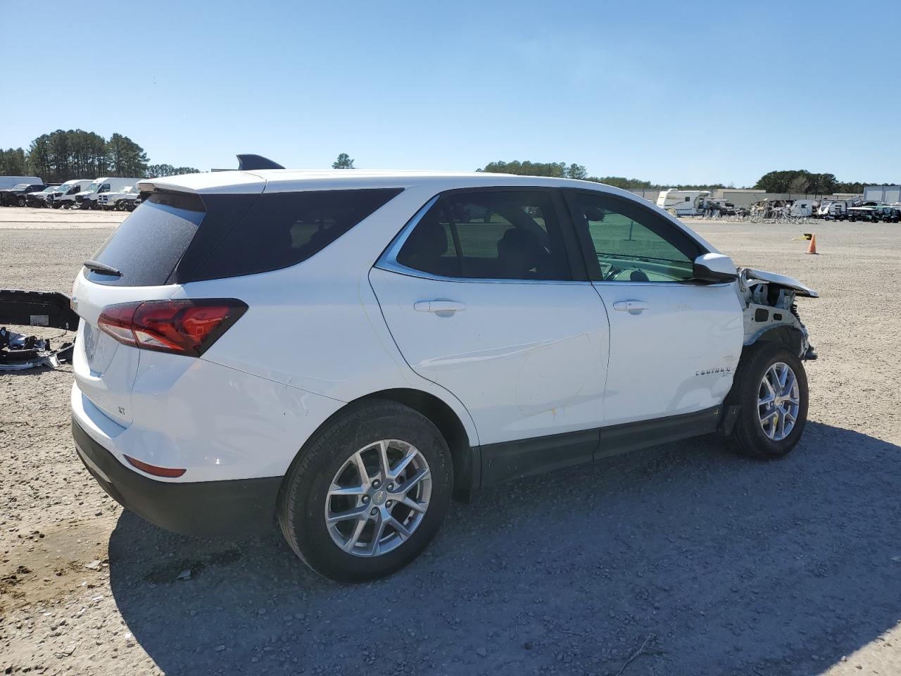 2023 Chevrolet Equinox - Image 3