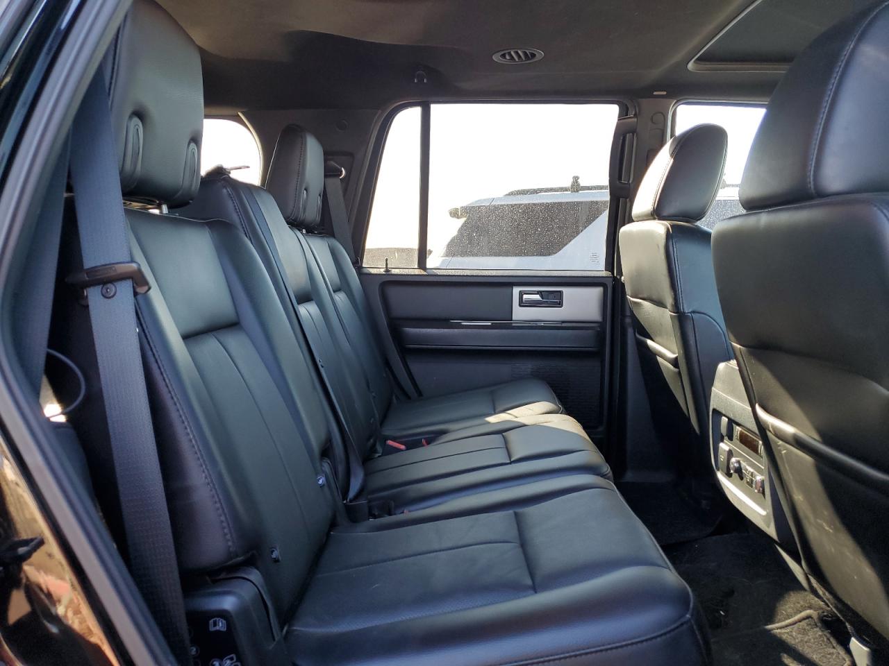 2017 Ford Expedition - Image 11