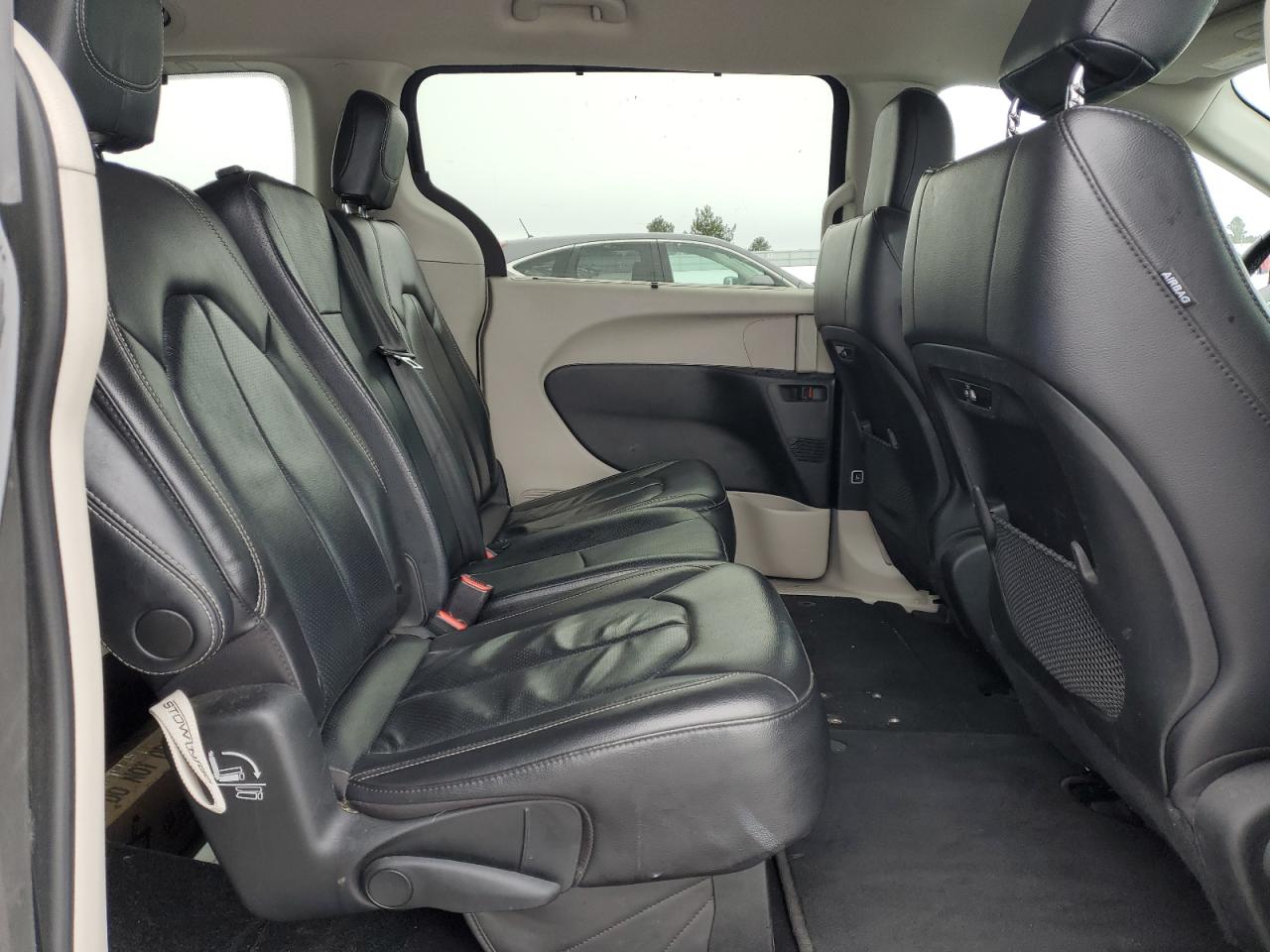 2022 Chrysler Pacifica - Image 11