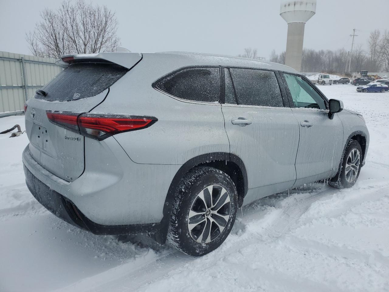 2022 Toyota Highlander - Image 3