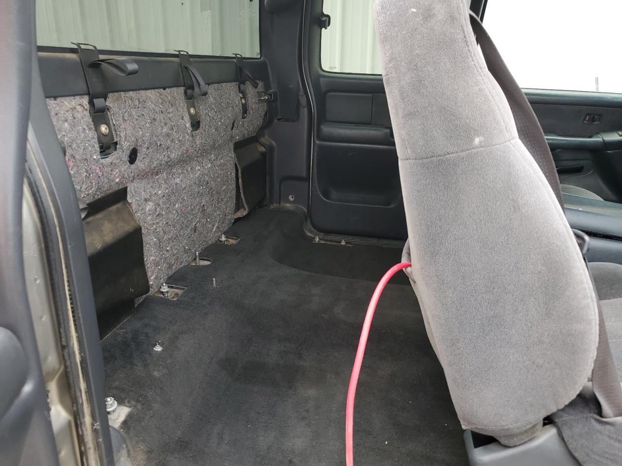 2002 Chevrolet Silverado - Image 10