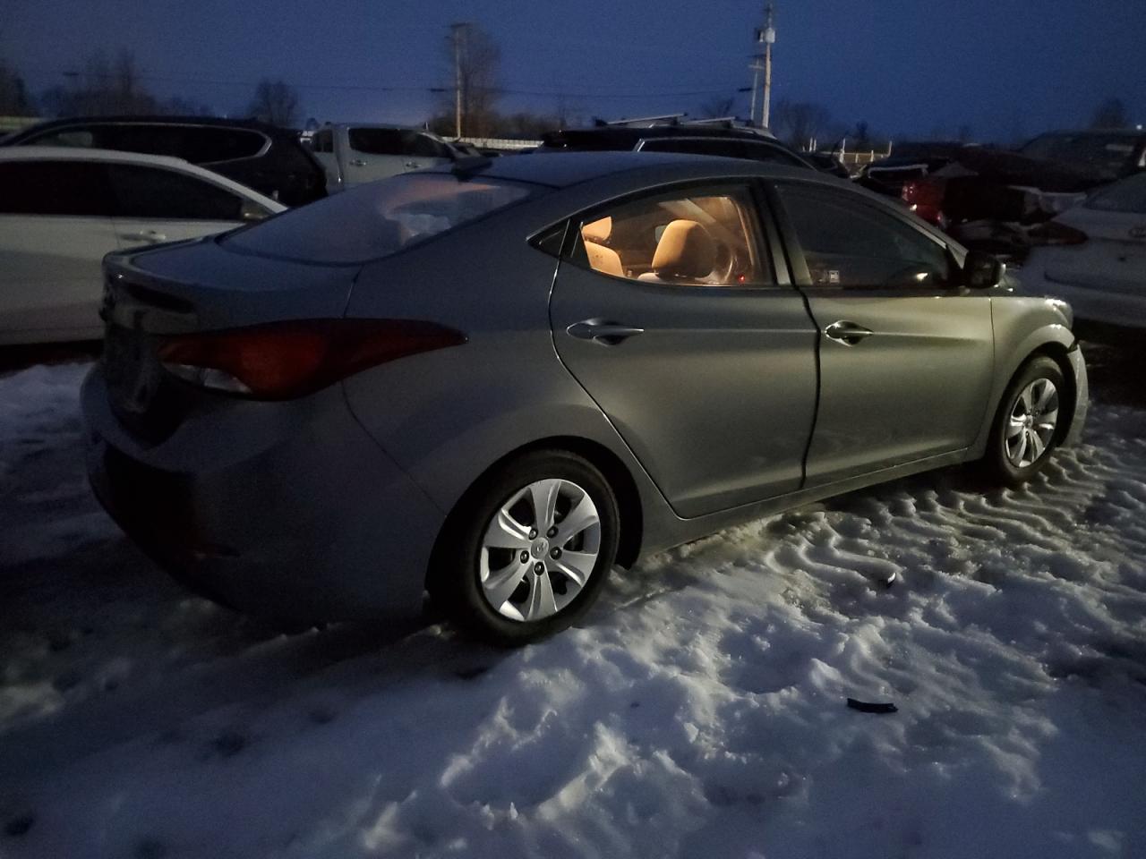 2016 Hyundai Elantra - Image 3