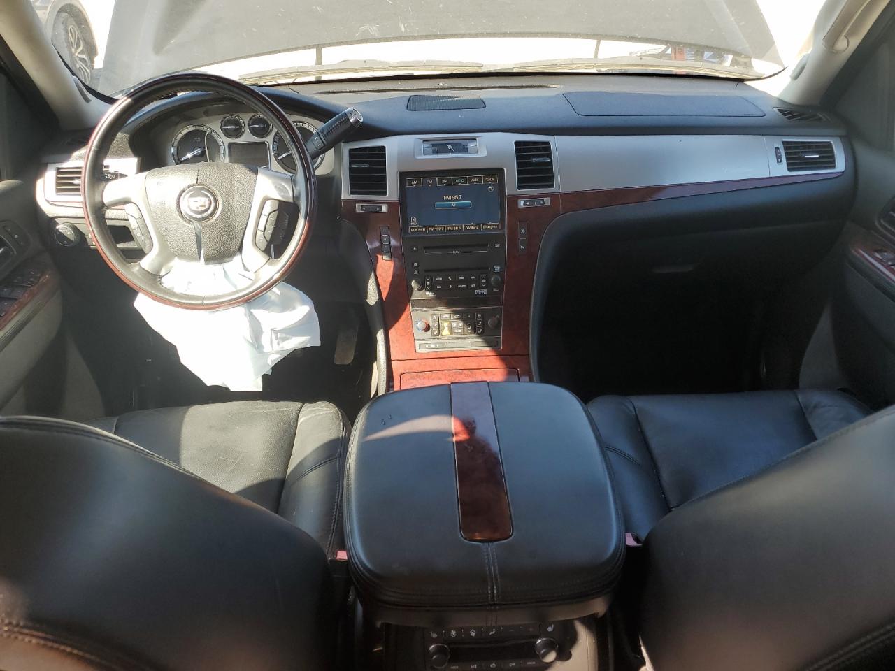 2010 Cadillac Escalade - Image 8