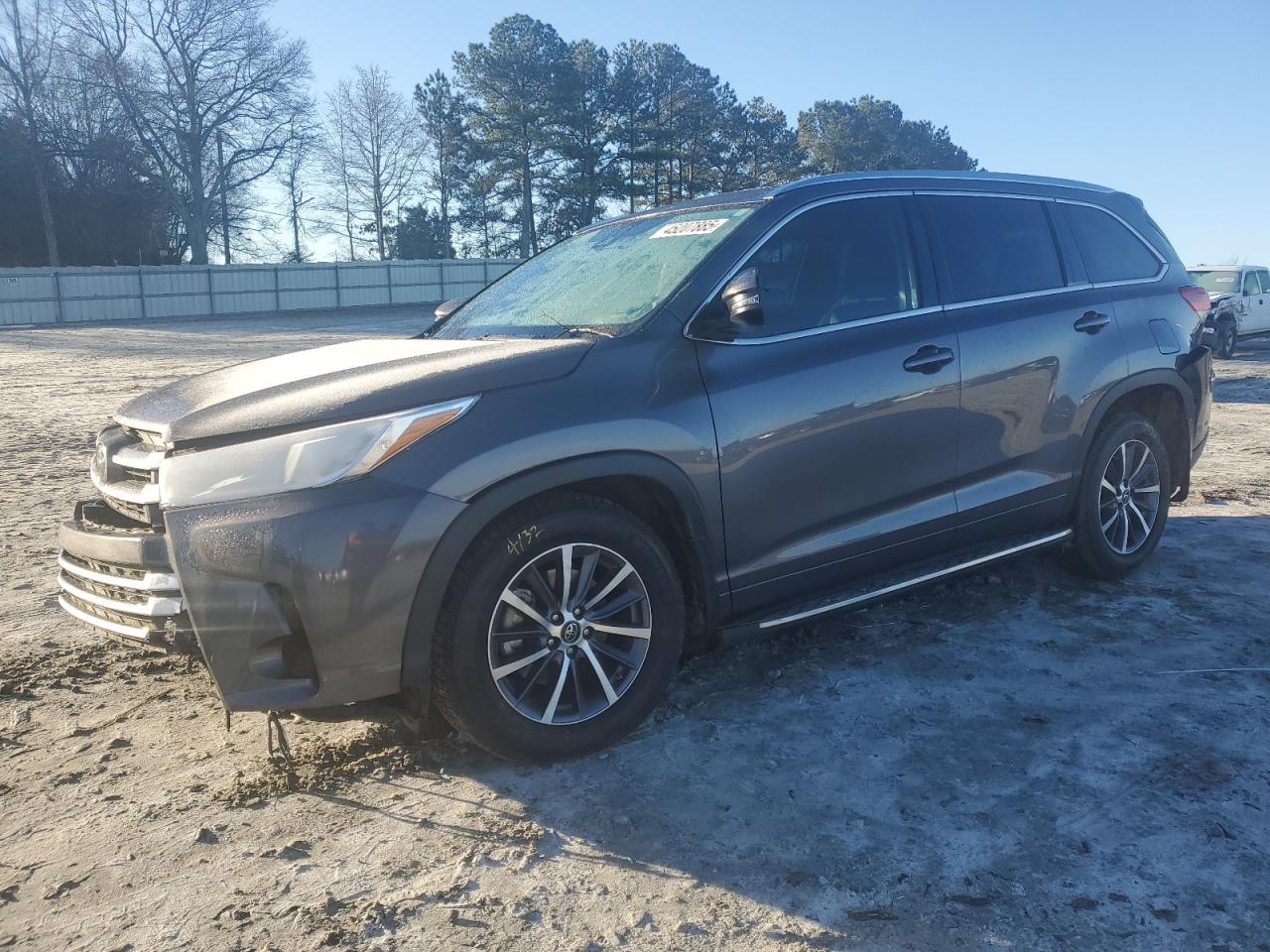 2018 Toyota Highlander - Image 1