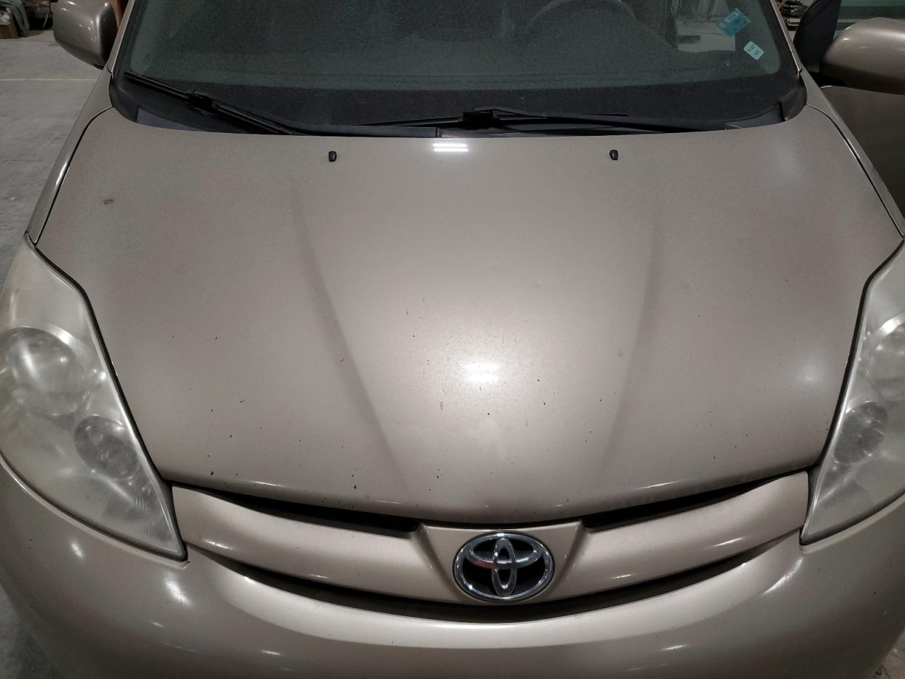 2006 Toyota Sienna - Image 12