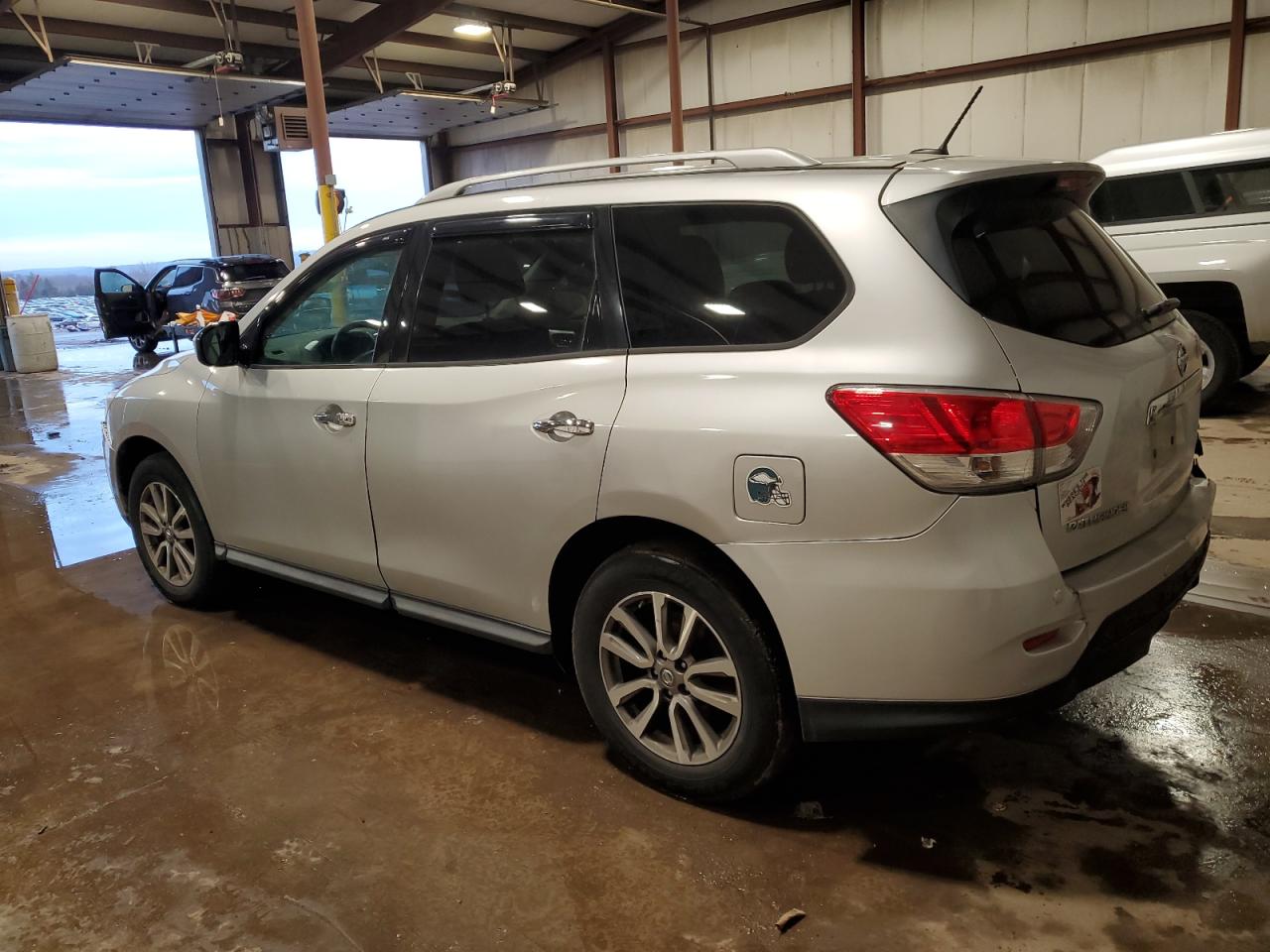 2014 Nissan Pathfinder - Image 2
