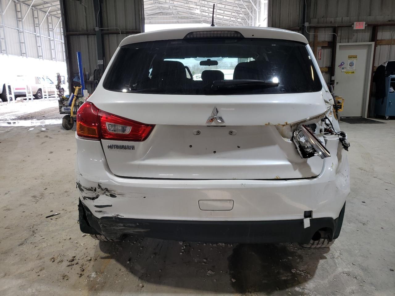 2014 Mitsubishi Outlander - Image 6