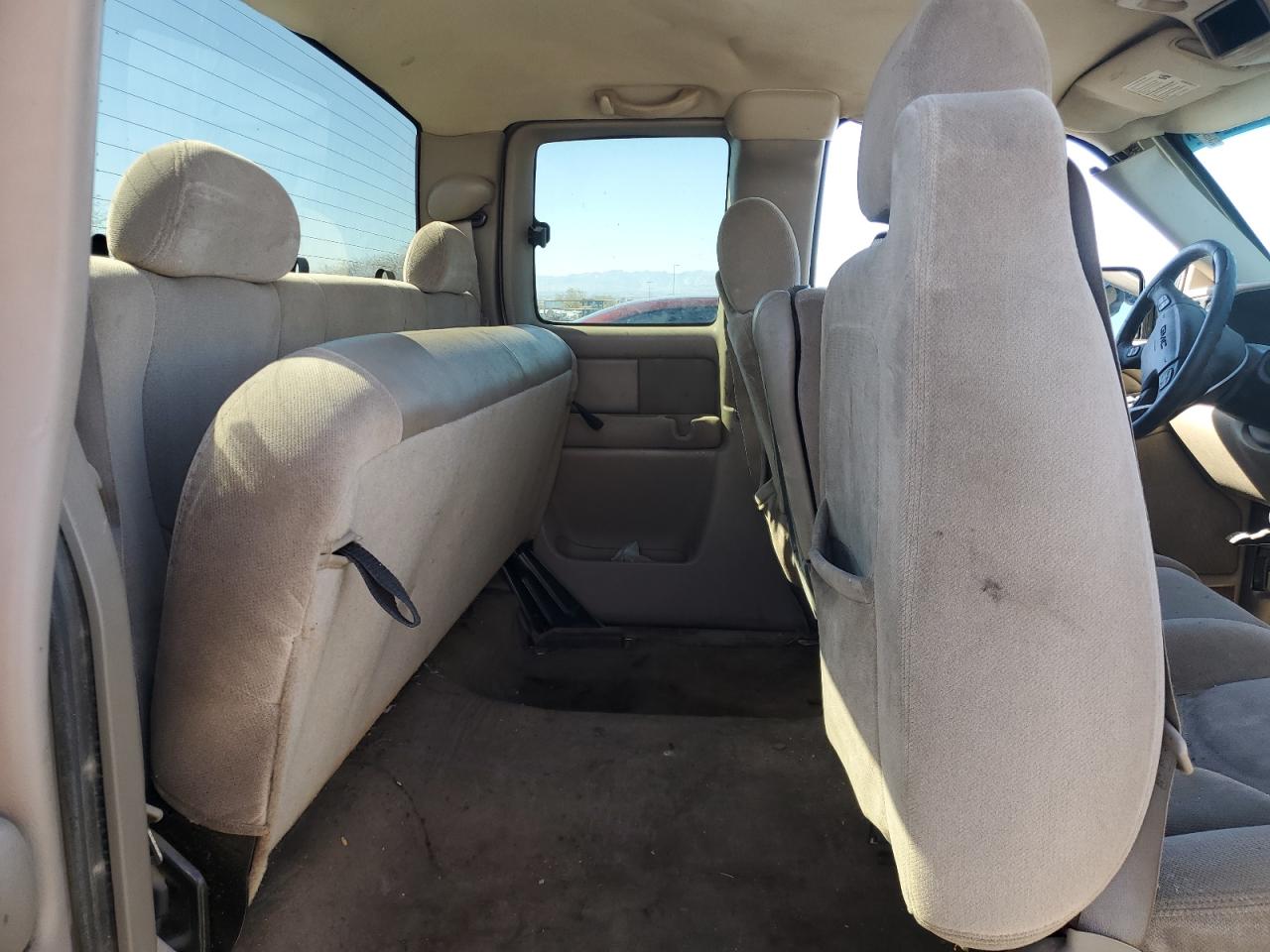 2004 GMC Sierra - Image 10