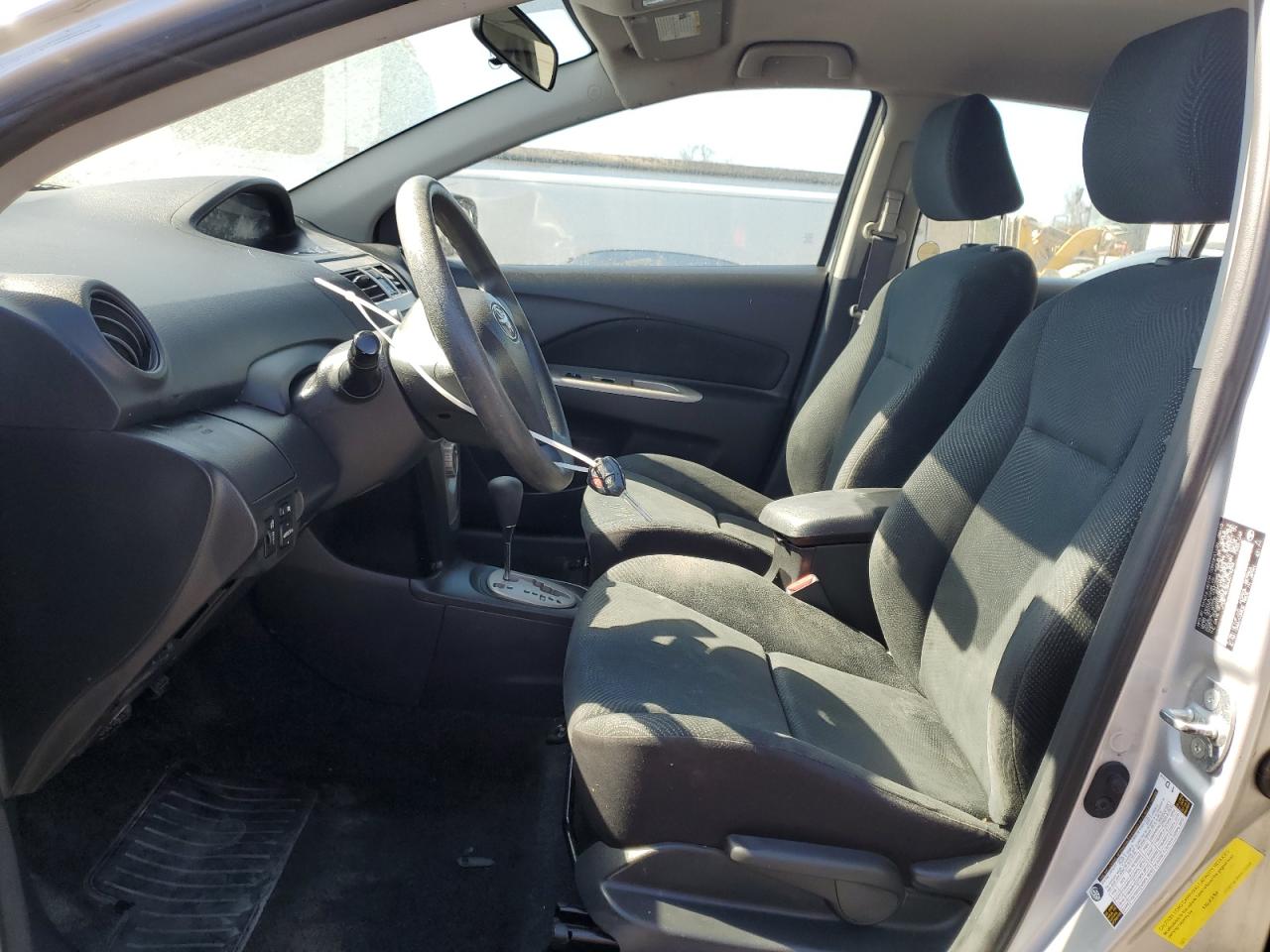 2010 Toyota Yaris - Image 7