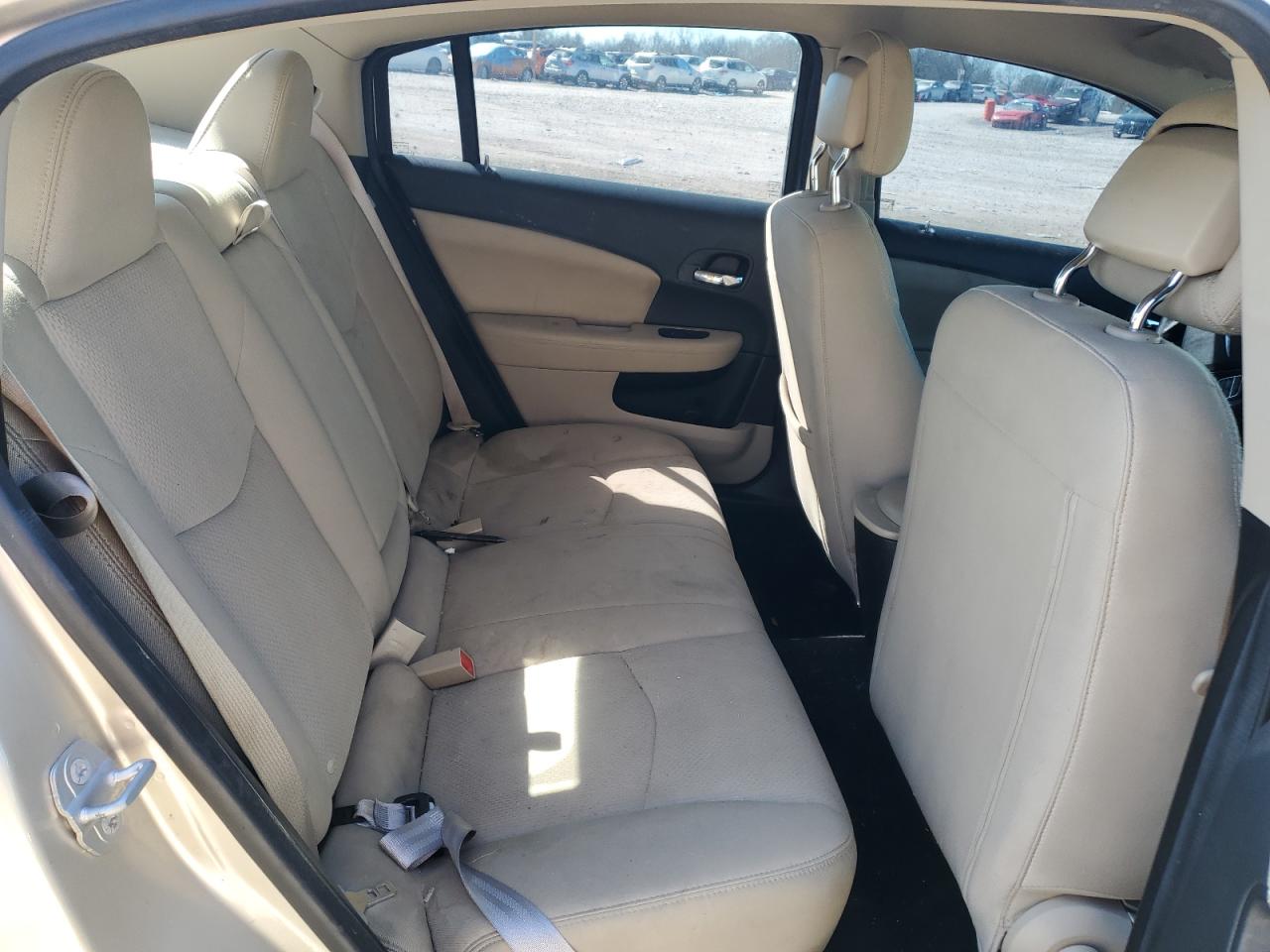 2014 Chrysler 200 - Image 10