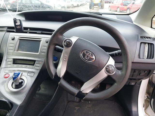 2014 TOYOTA PRIUS T3 V