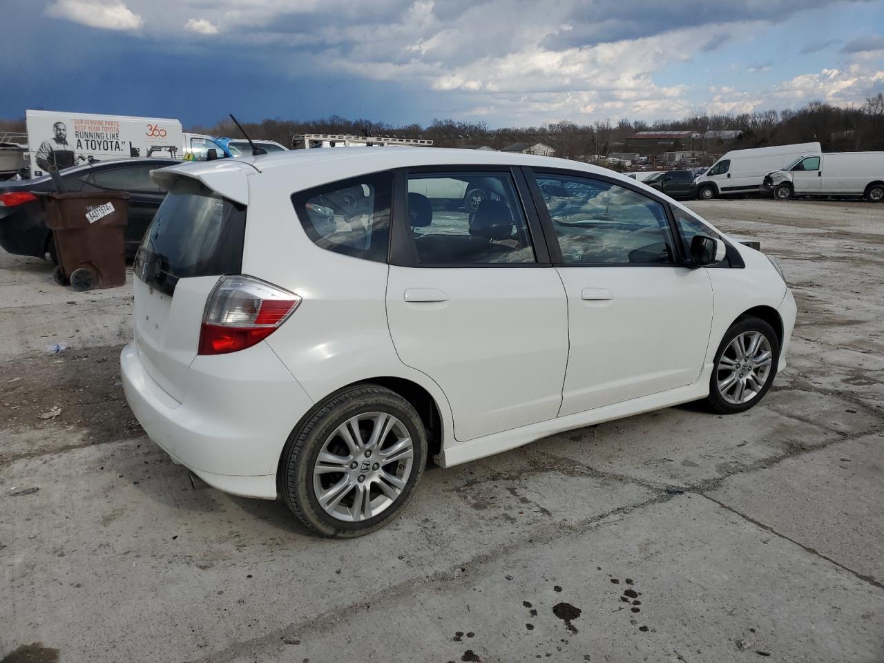 2011 Honda Fit - Image 3