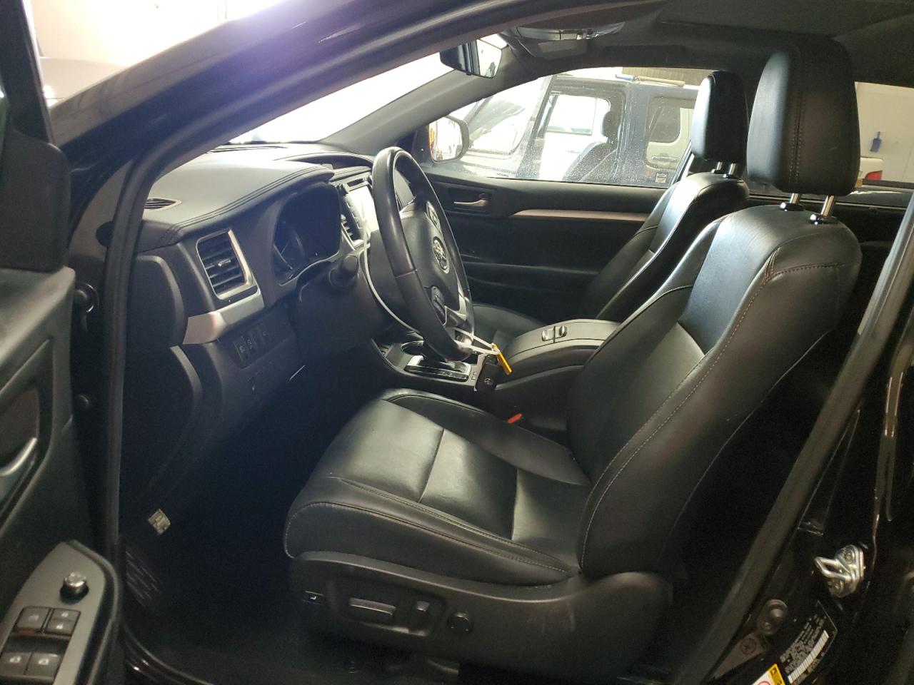 2019 Toyota Highlander - Image 7