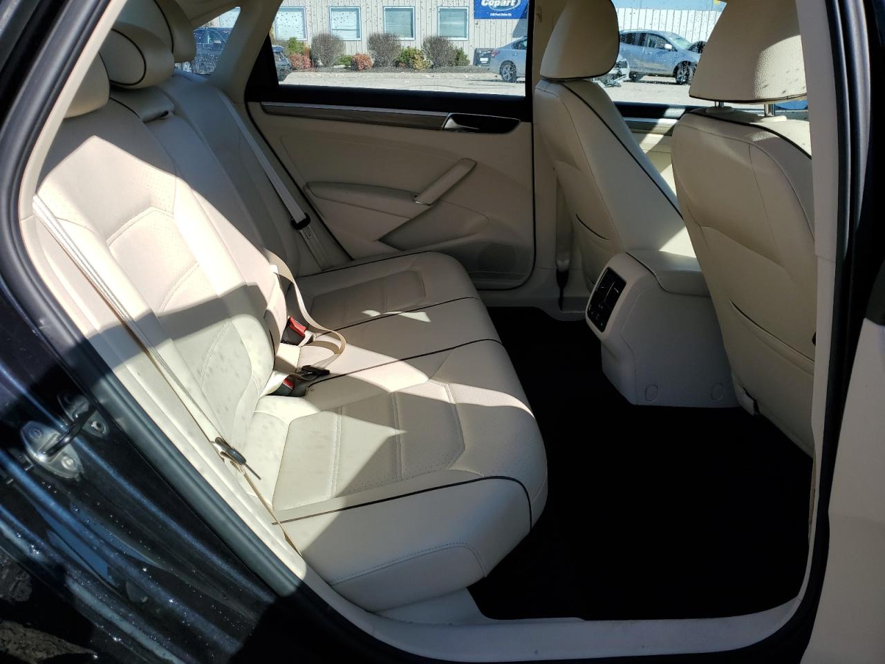 2018 Volkswagen Passat - Image 10