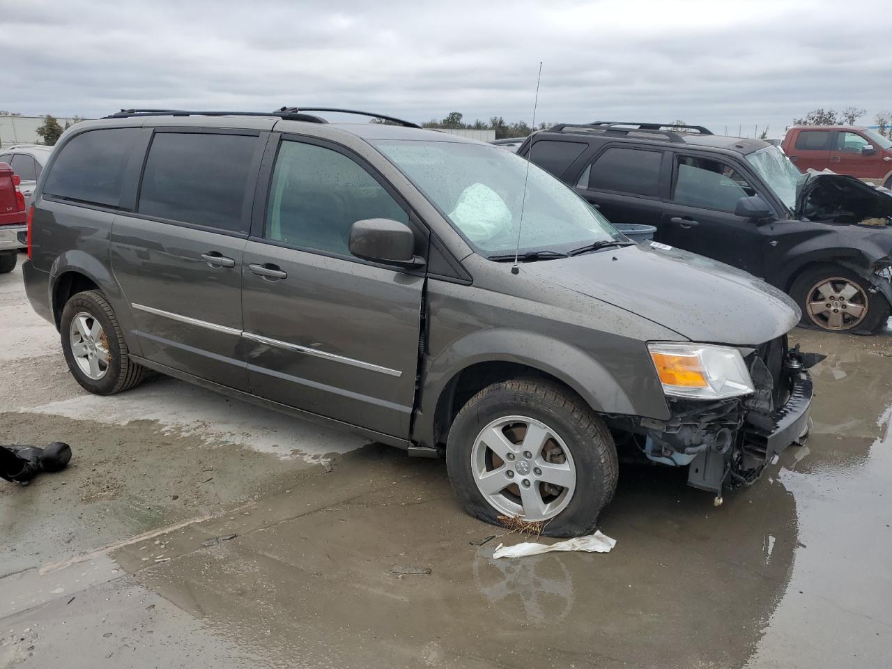 2010 Dodge Caravan - Image 4